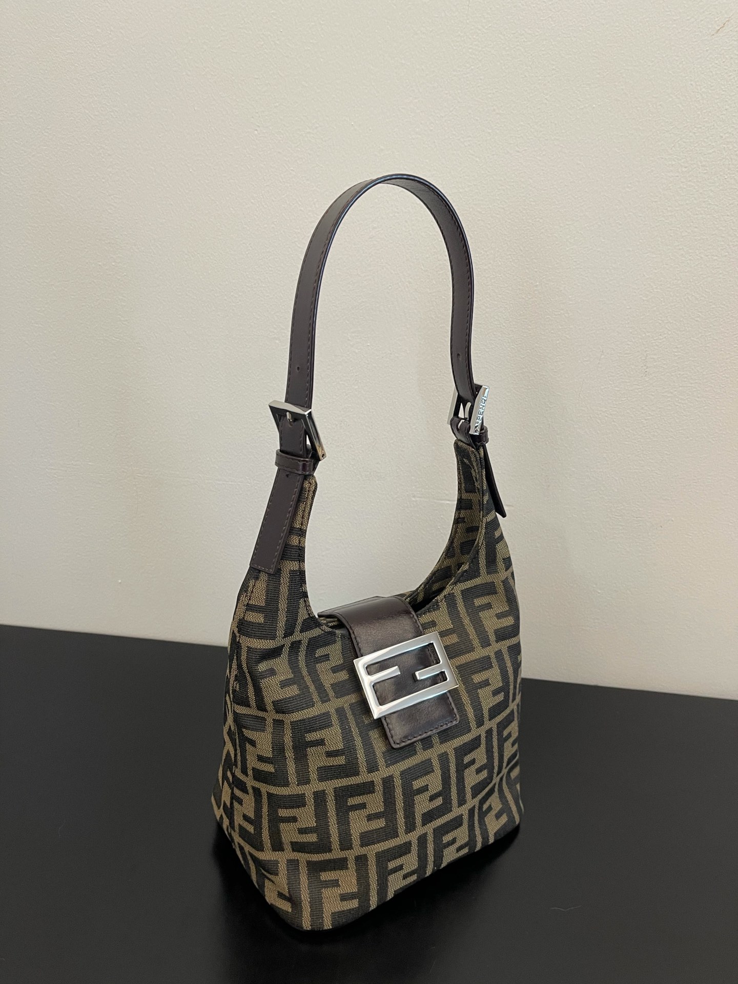 F**di vintage handbags-19x15x14cm