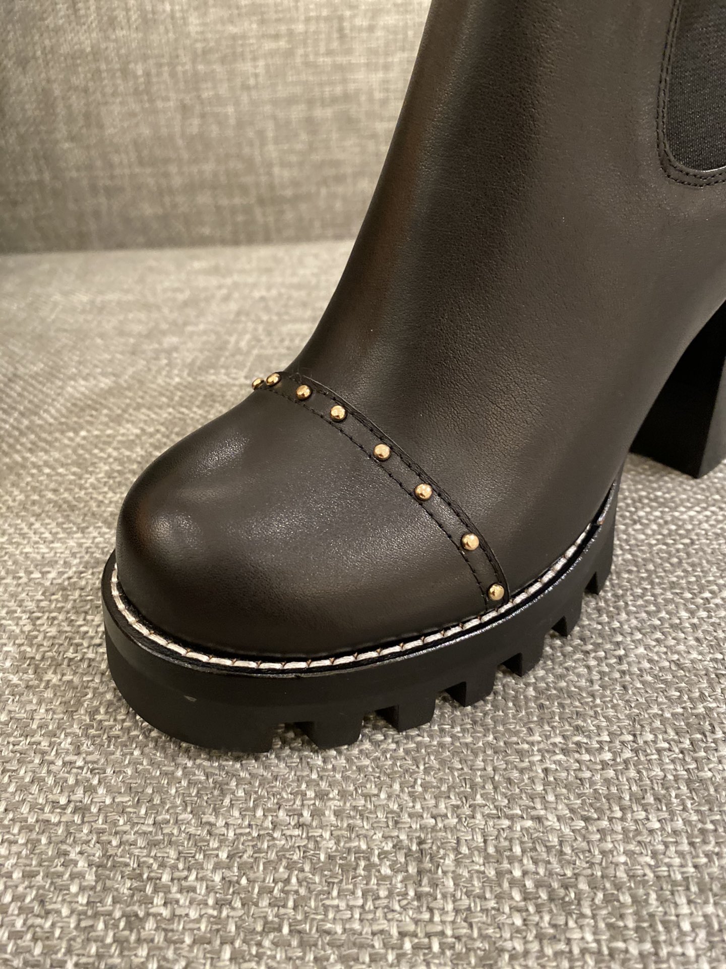 l0*is V*t0n boots