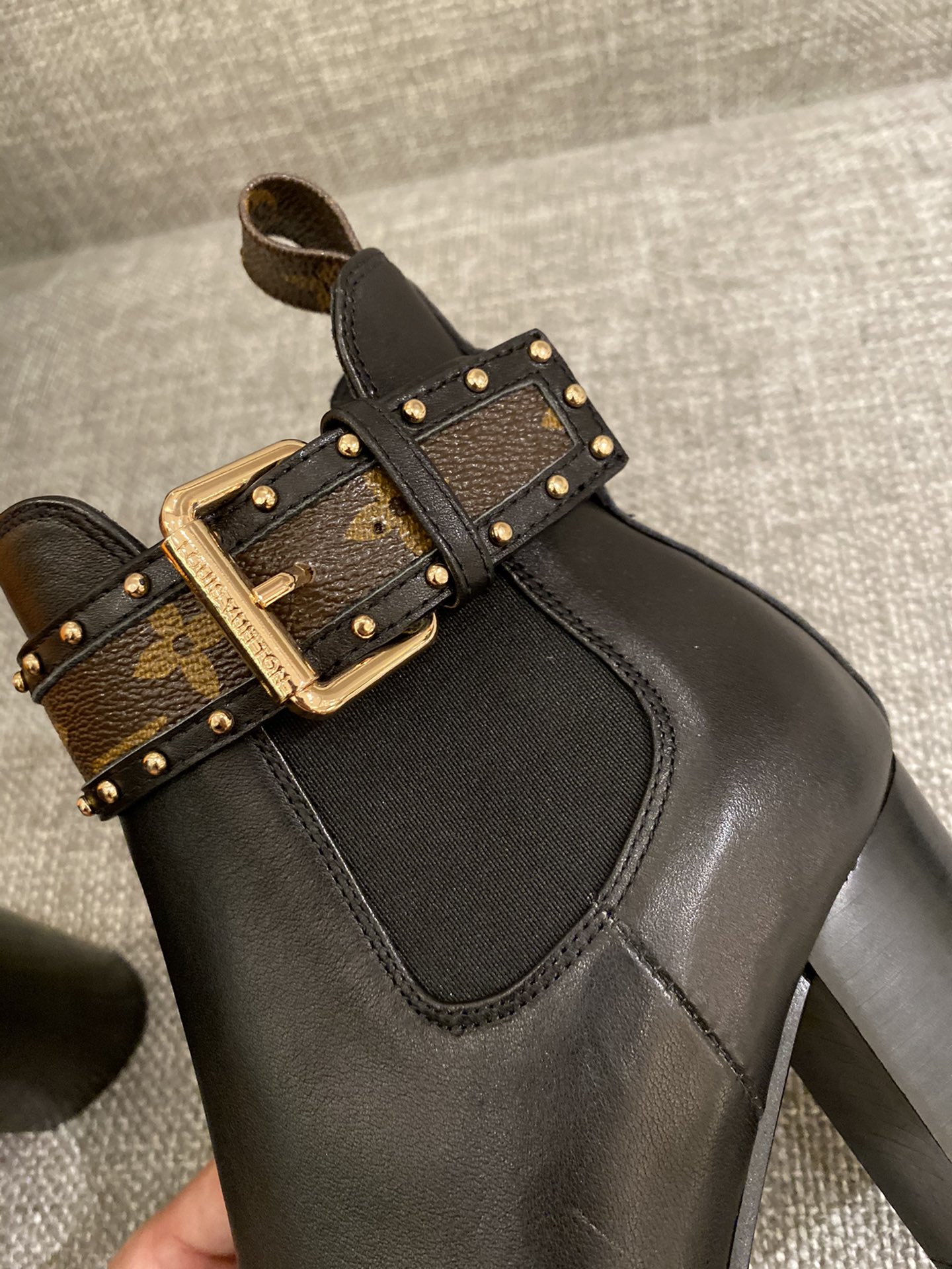 l0*is V*t0n boots