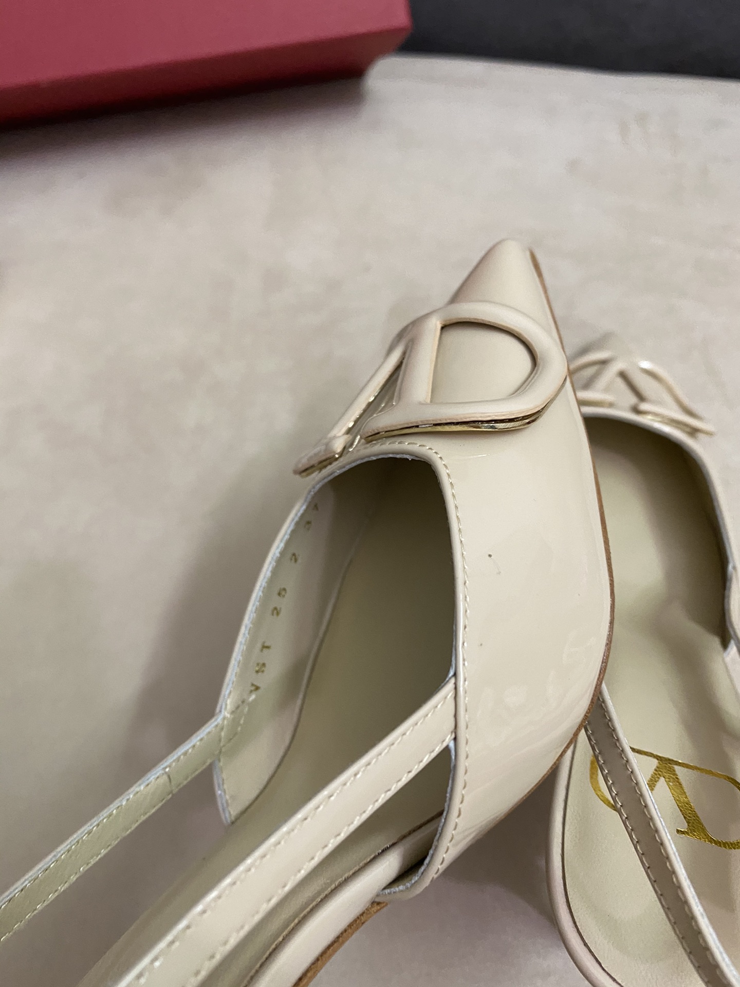 Va1e*ntin0 heels