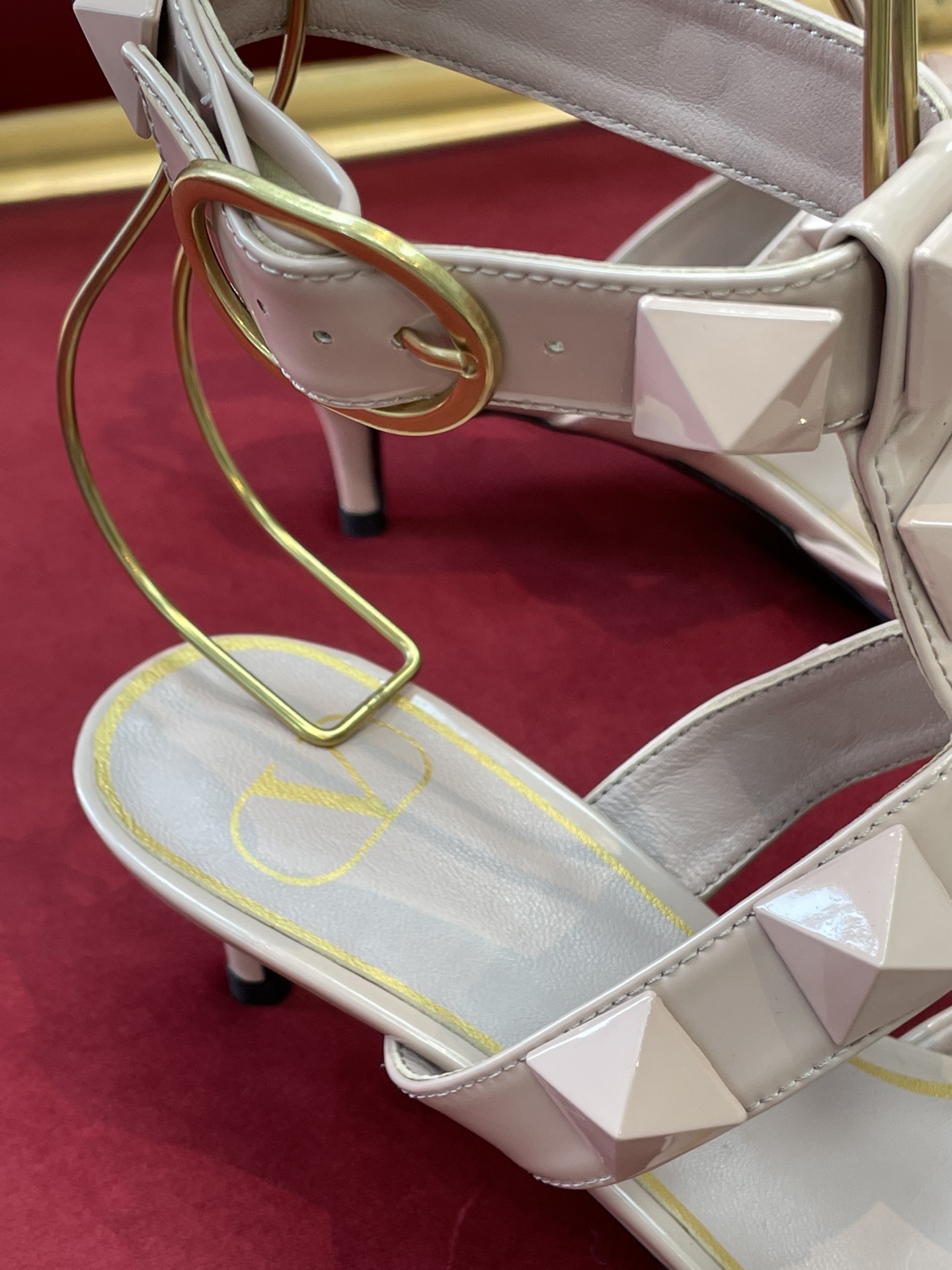 Va1e*ntin0 2022ss heels(size:35-42)