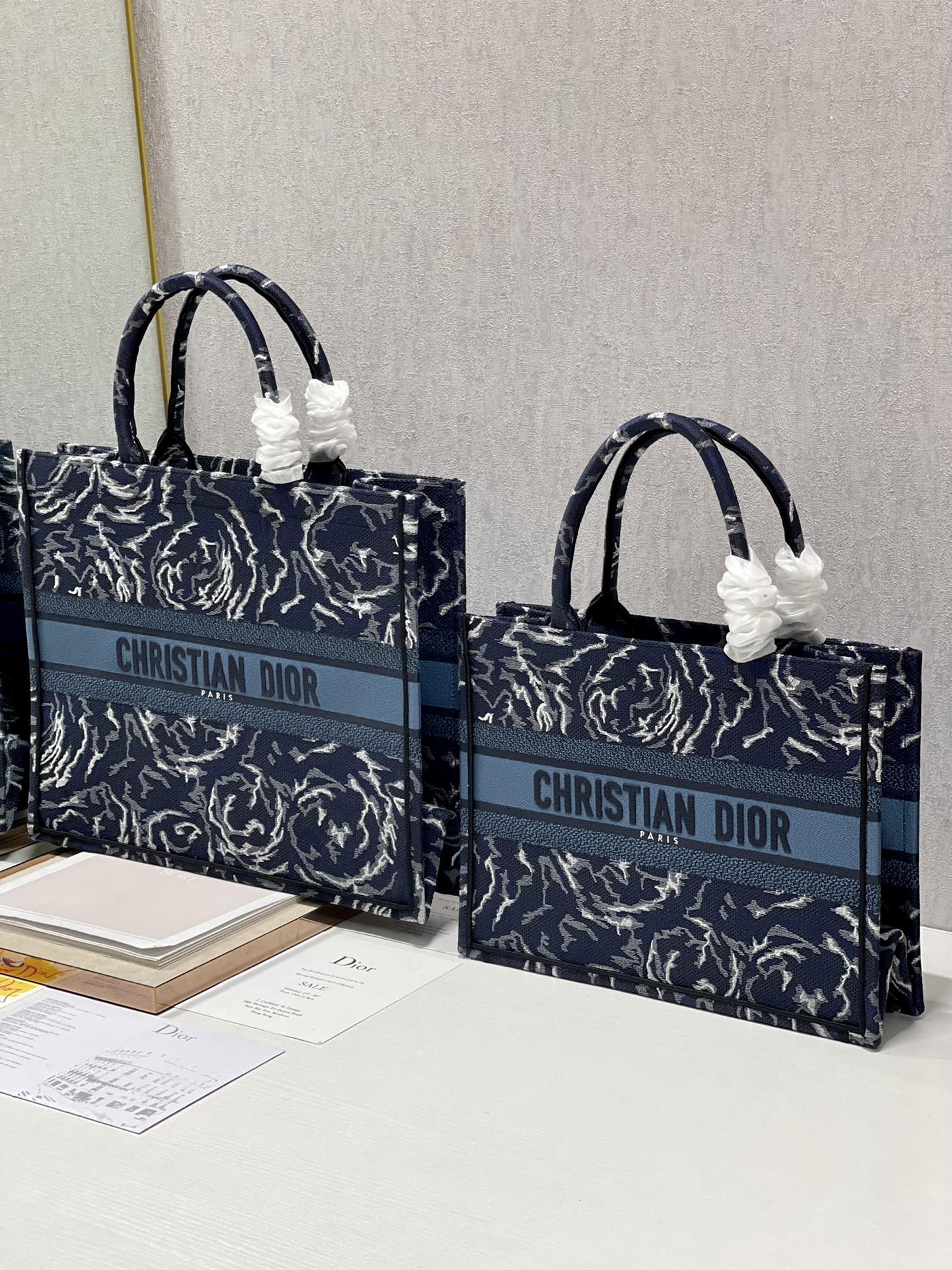 D*or book tote