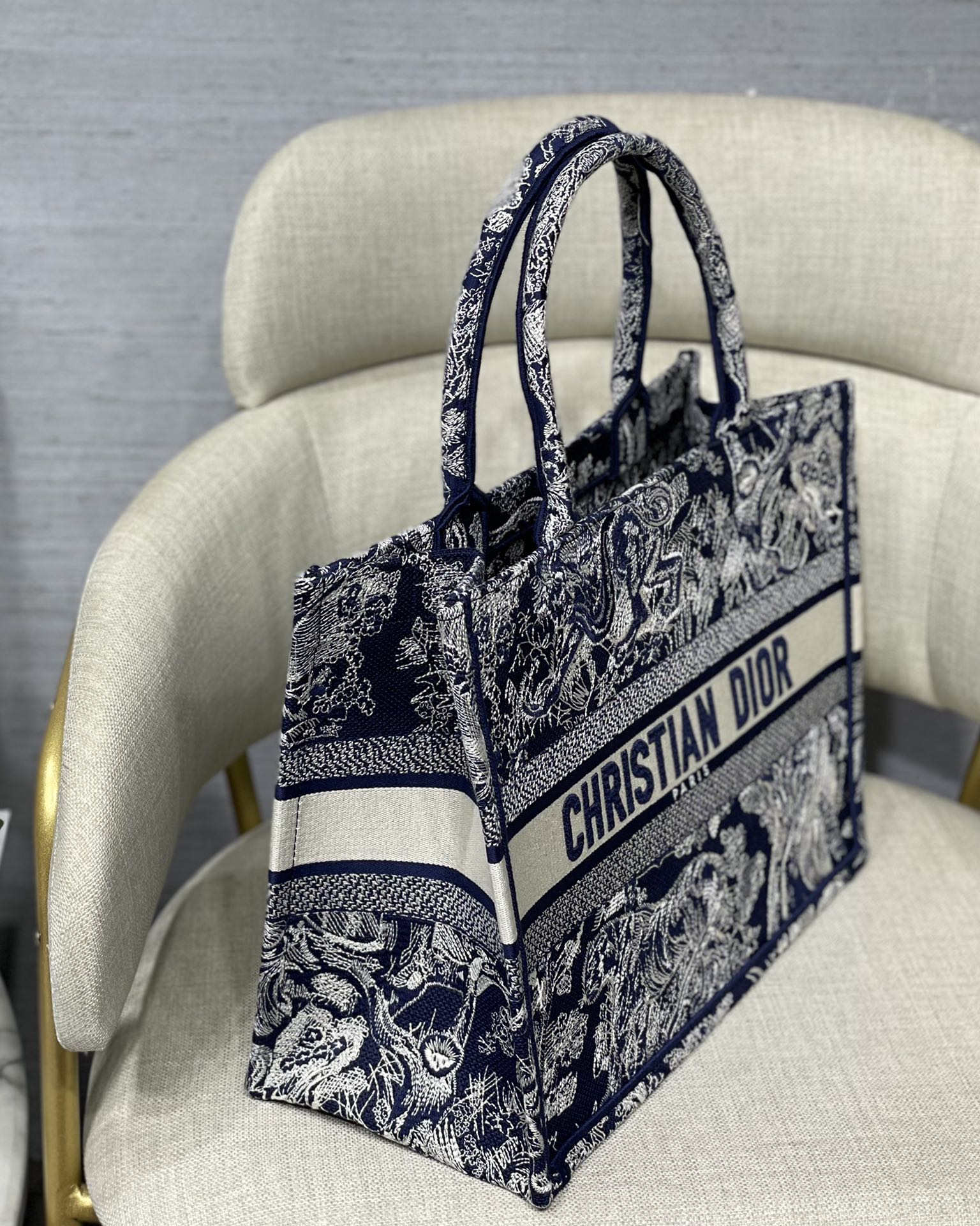 D*or small book tote-36.5cm