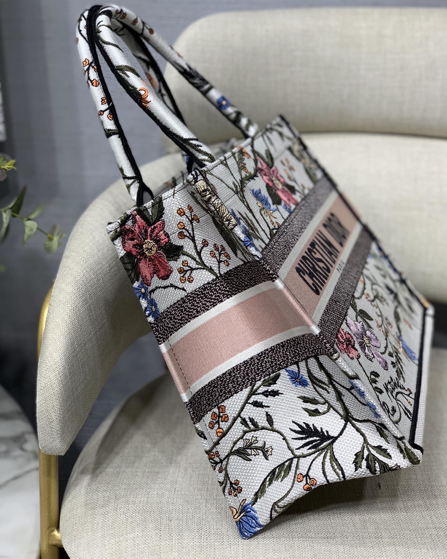 D*or small book tote-36.5cm