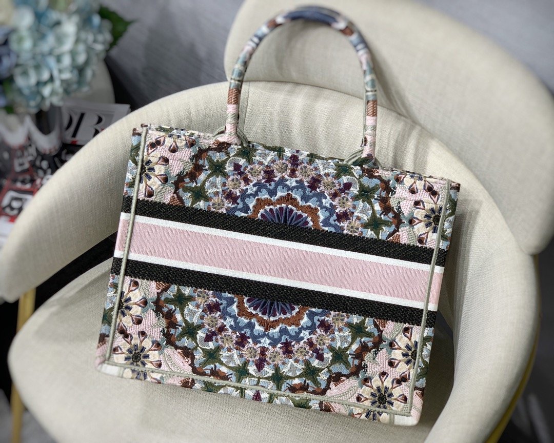 D*or small book tote-36.5cm