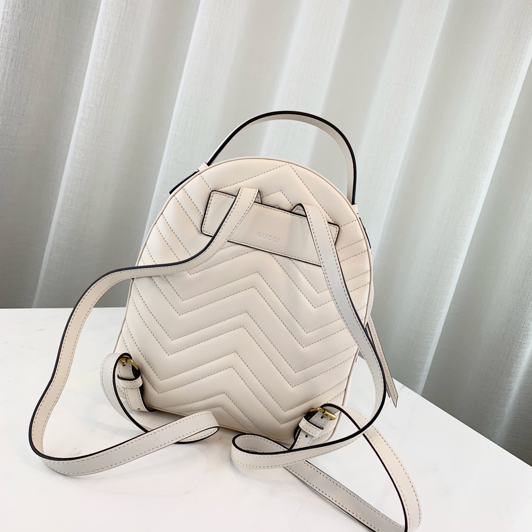 G*u*i backpack-22.5x26x11cm
