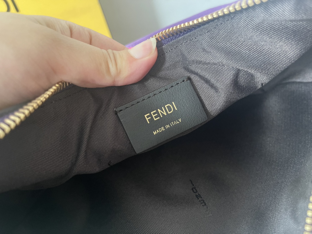 F**di praphy-29x24.5x10cm