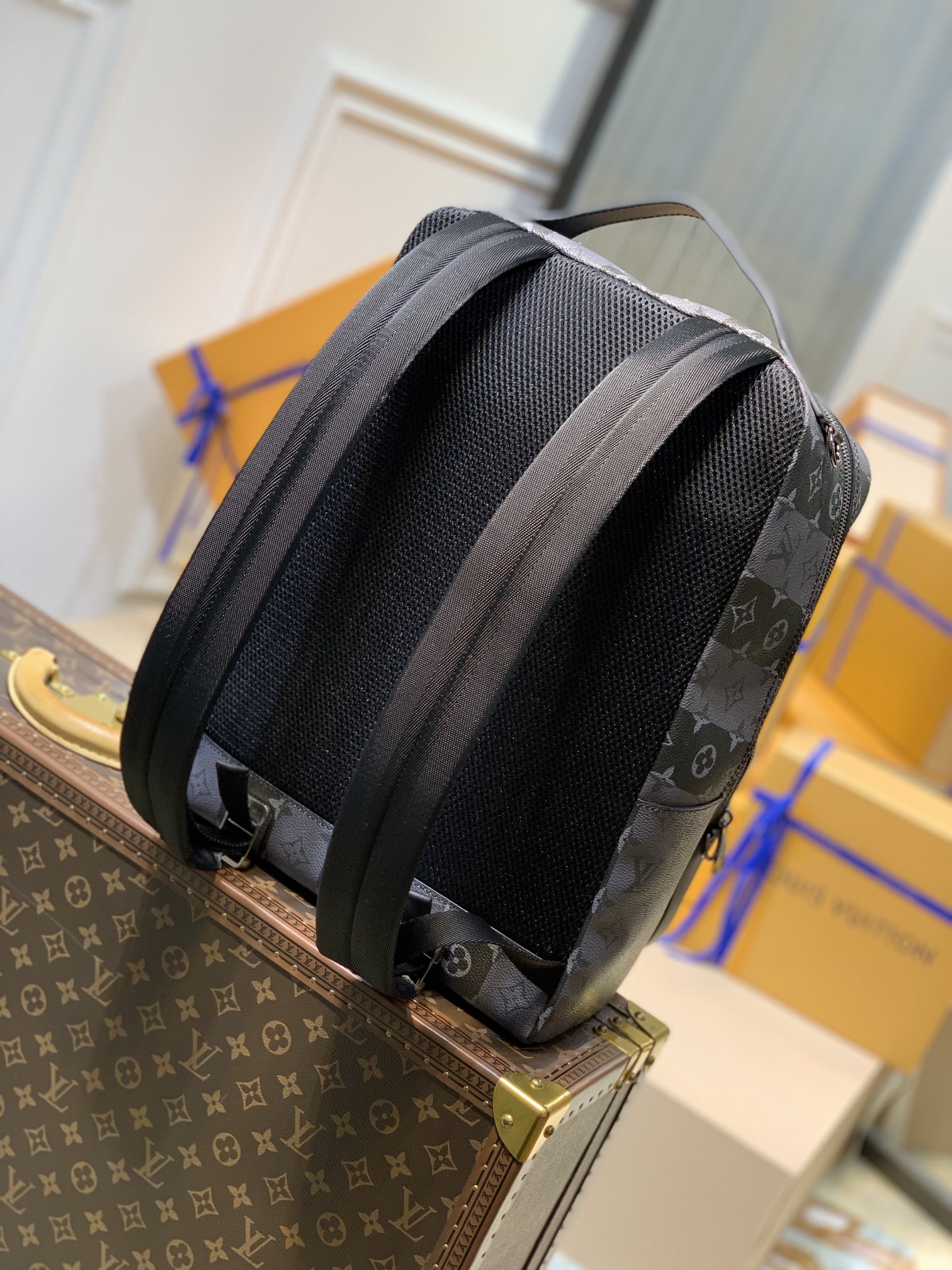 l0*is V*t0n utilitary backpack m45962-30*42*14cm