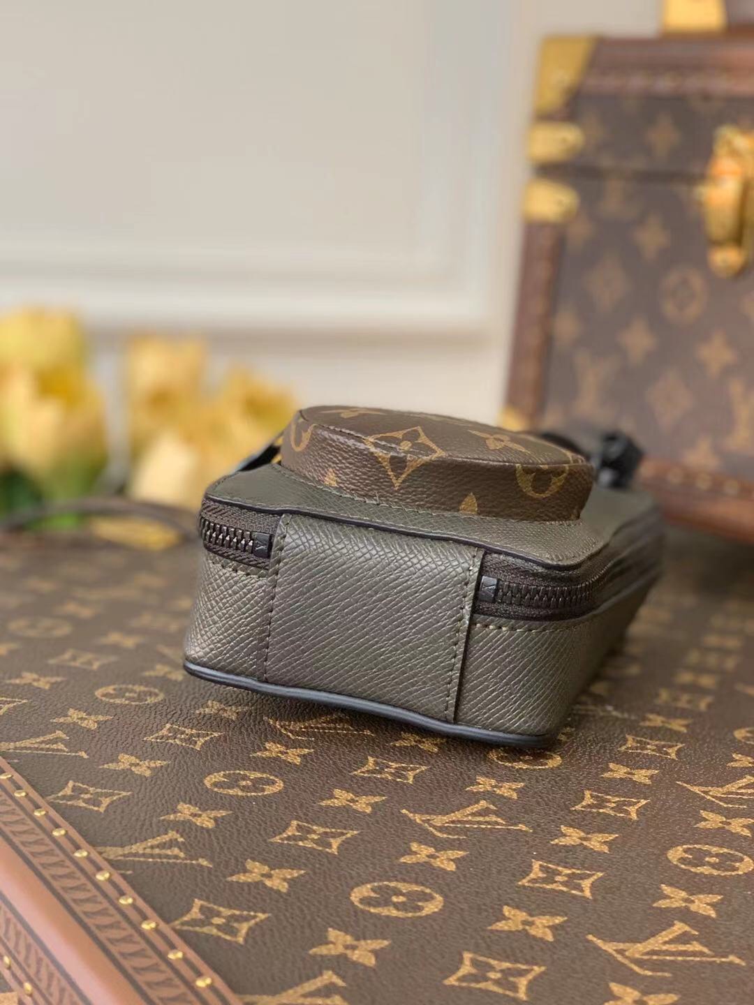 l0*is V*t0n camera bag-m30581 -10x17x4.5cm