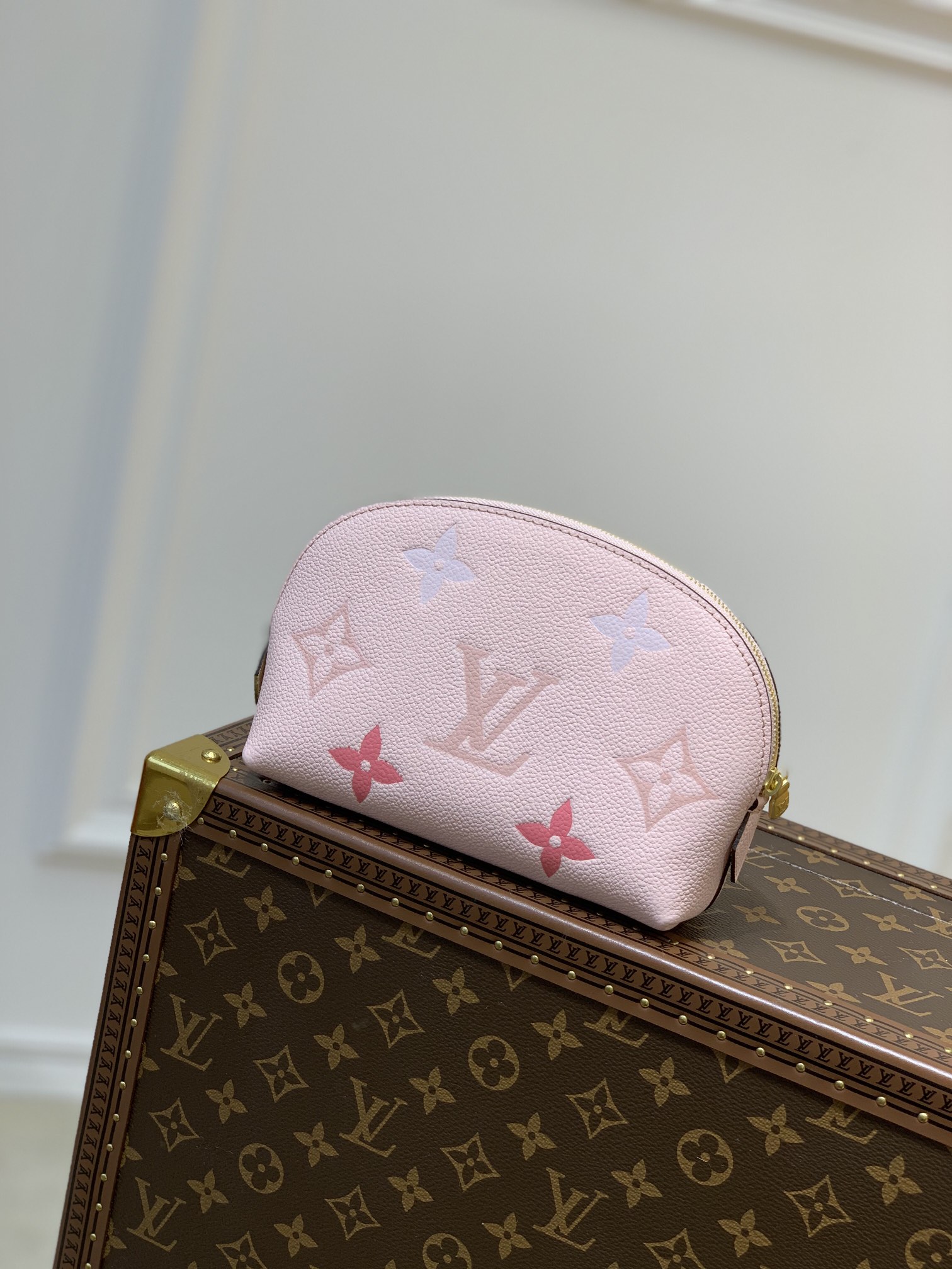 l0*is V*t0n cosmetic bag-19*12*6cm