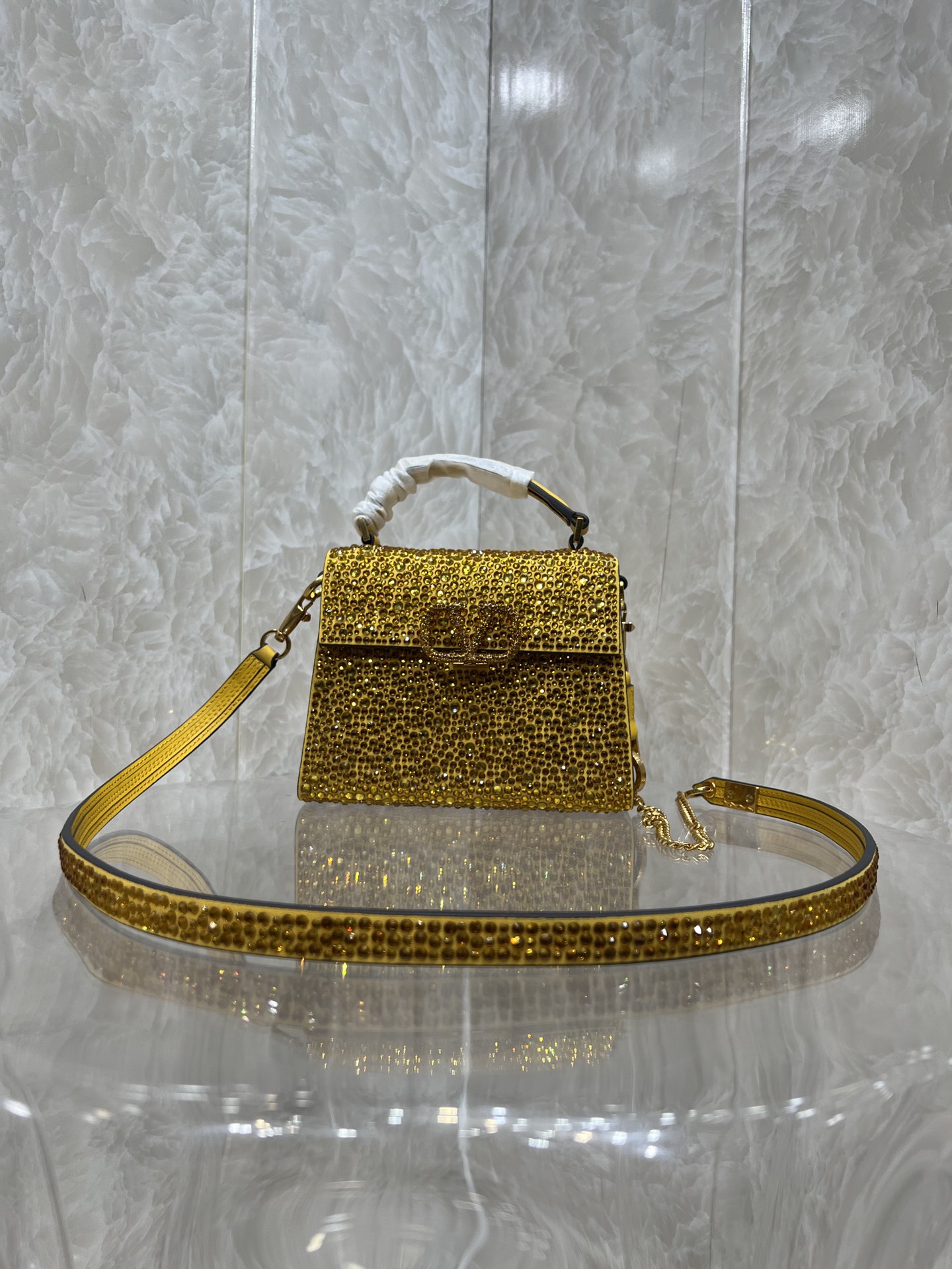 Va1e*ntin0 vlogo signature chain bag-19*13*9cm