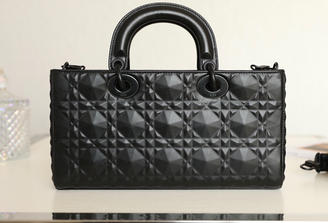 D*or lady bag-26 x 13.5 x 5cm