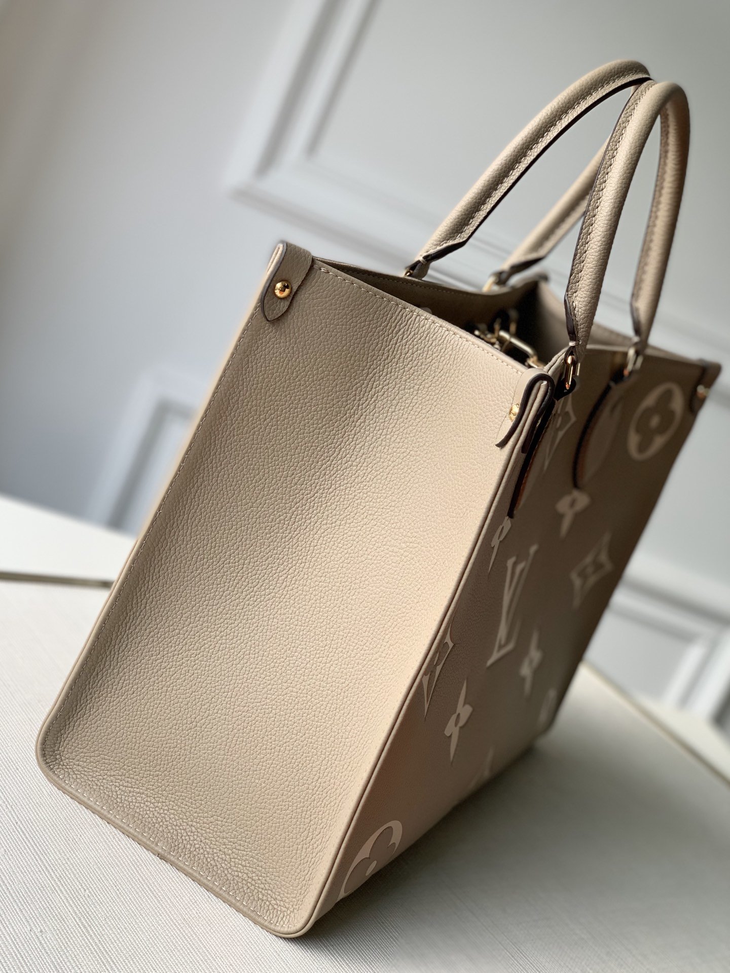 l0*is V*t0n small onthego handbag-35*28*15cm