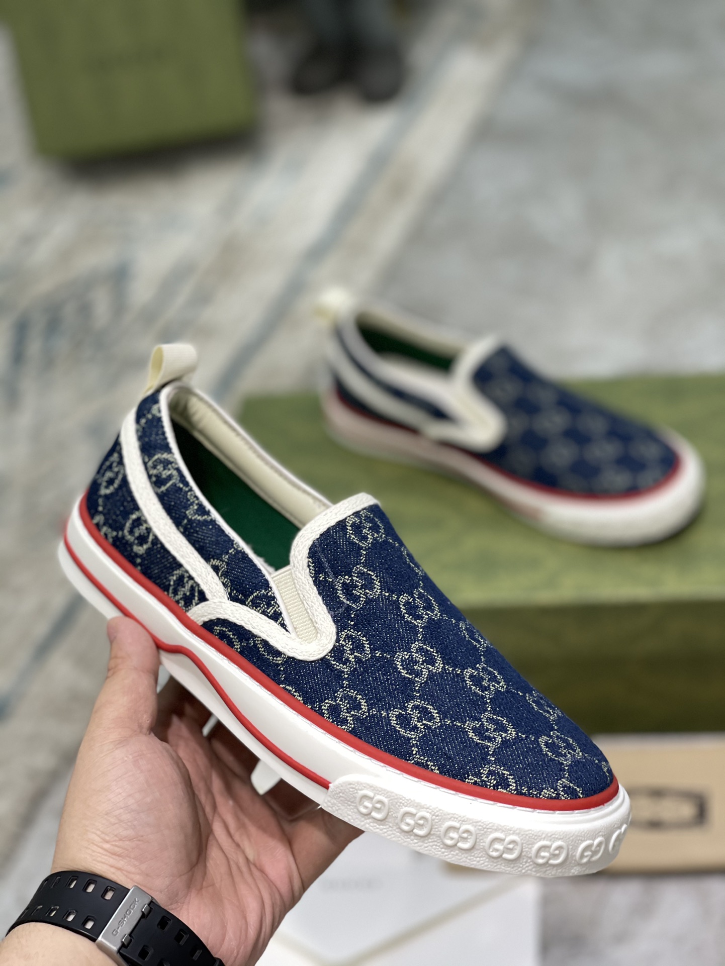 G*u*i disney sneakers