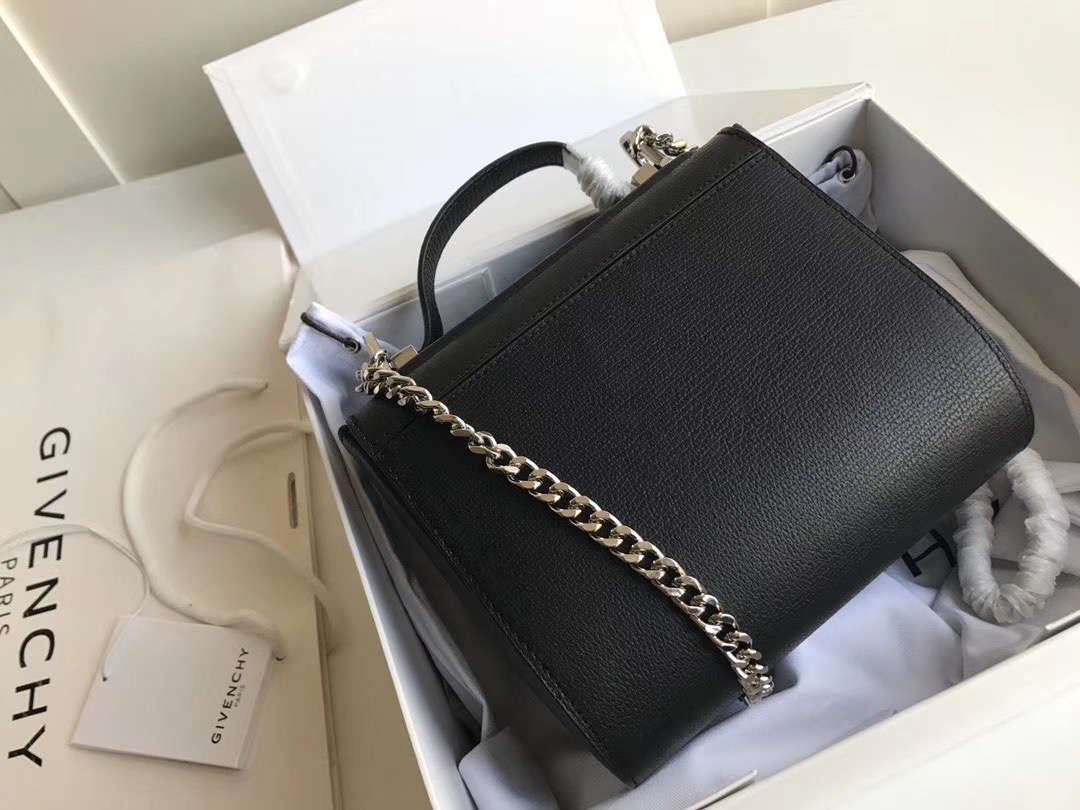 g1uenchy P*nd0ra bag-18cm