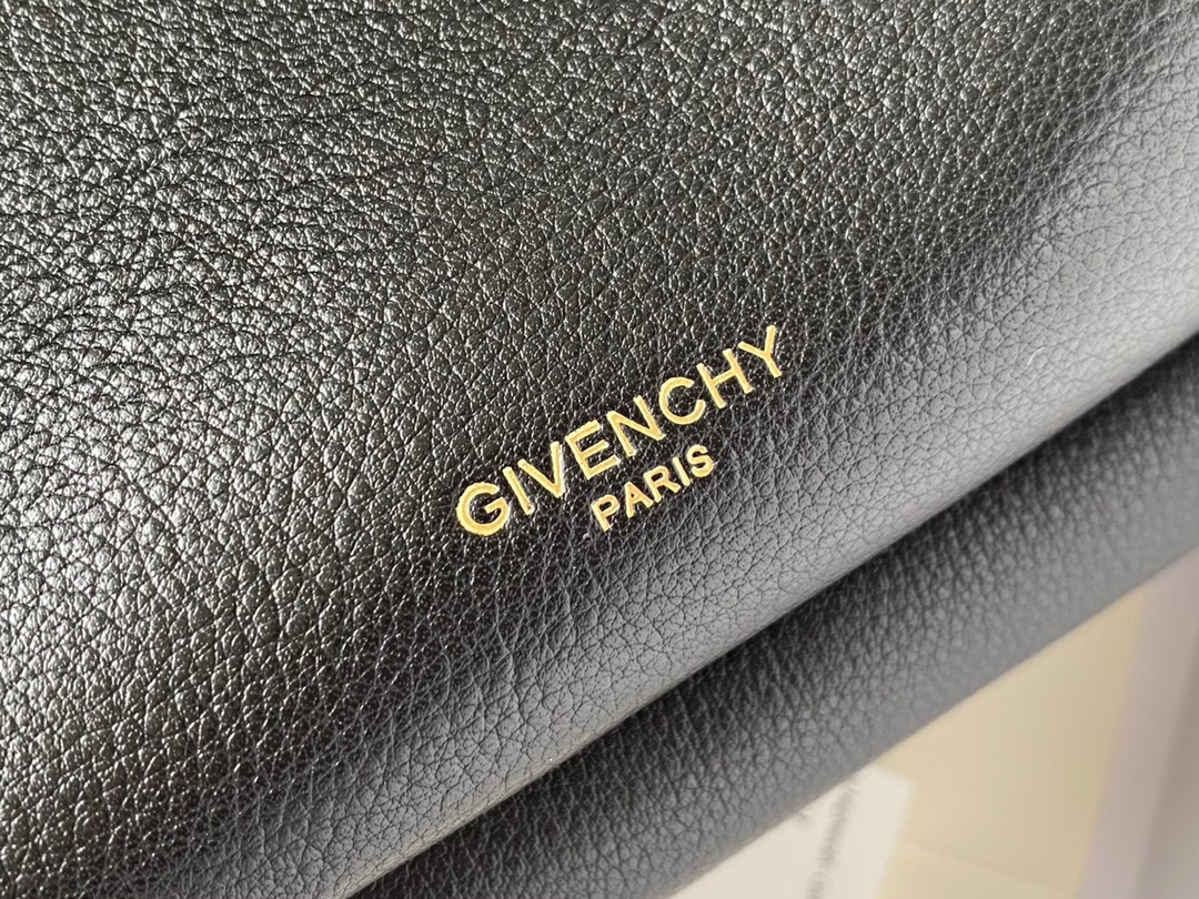 G1uenchy backpack-28x40x15cm