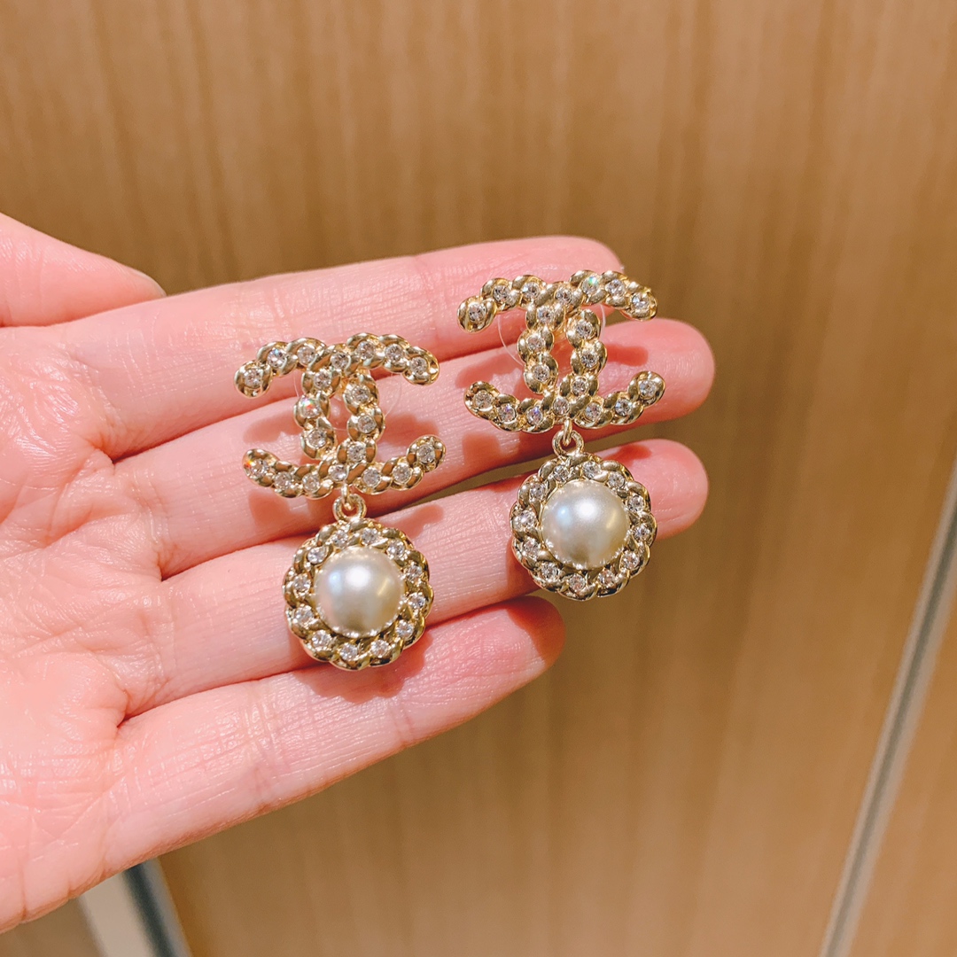 Ch@nel Earring