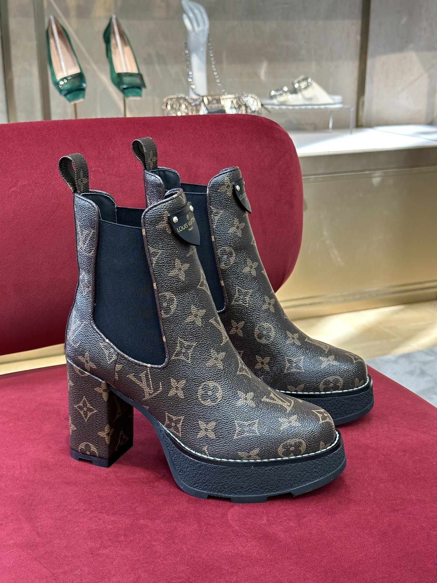 l0*is V*t0n boots