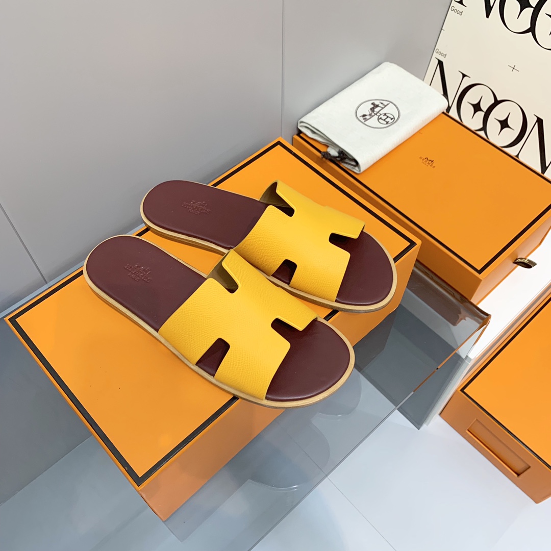 H**mes sandals