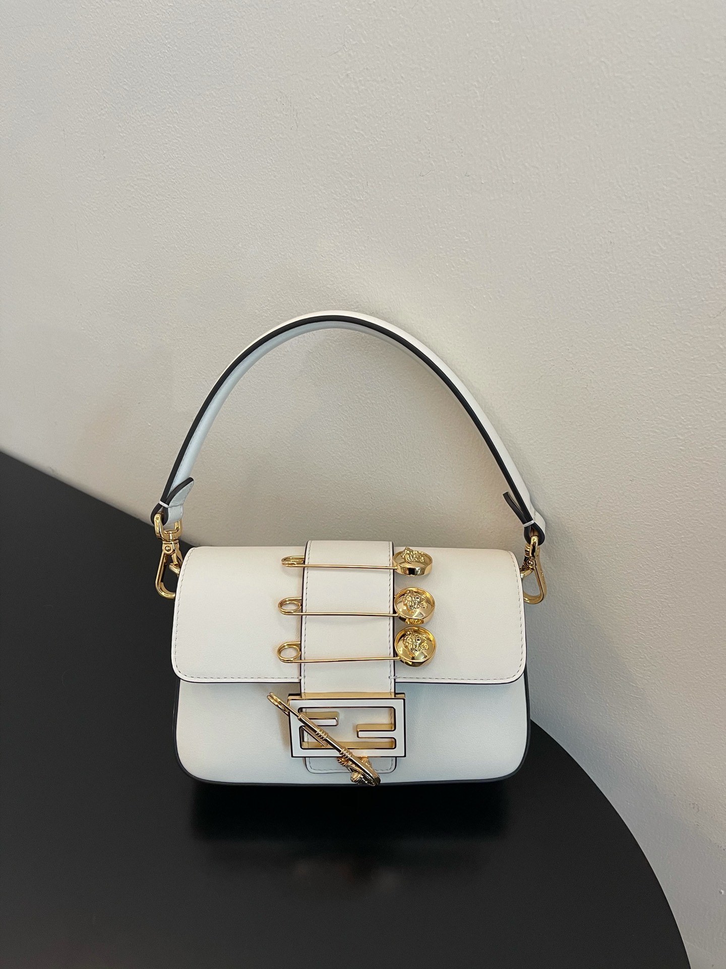 F**di small baguette bag-20x15x9cm