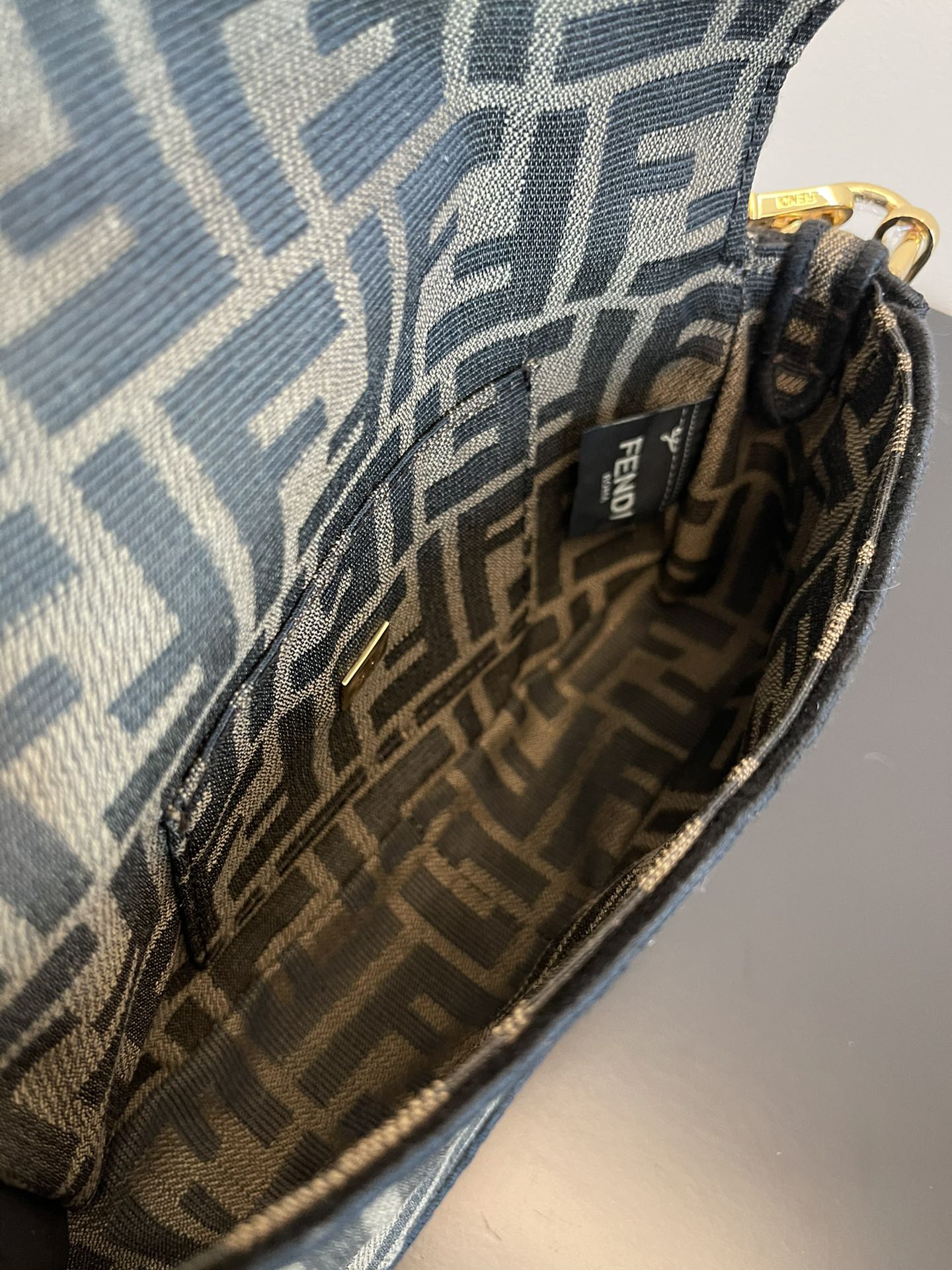 F**di small baguette bag-20x15x9cm