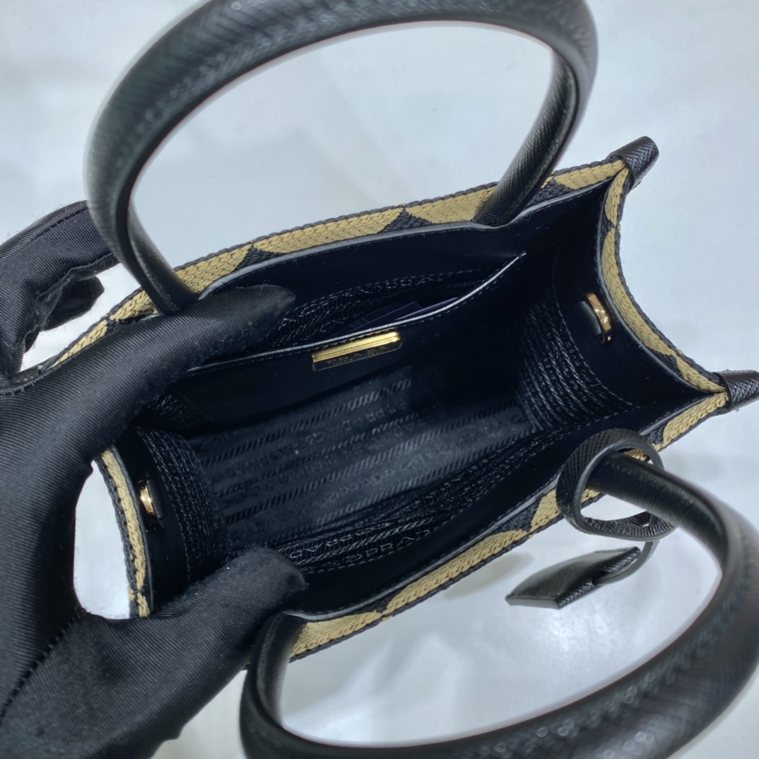 Pra*a small tote in saffiano leather 1ba355-17*19*6cm