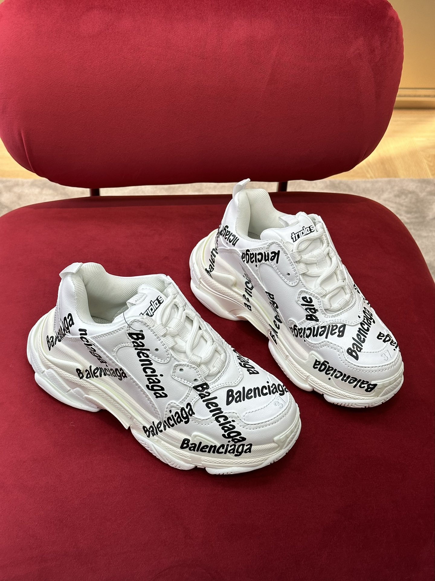 Ba*len*cia*ga sneaker