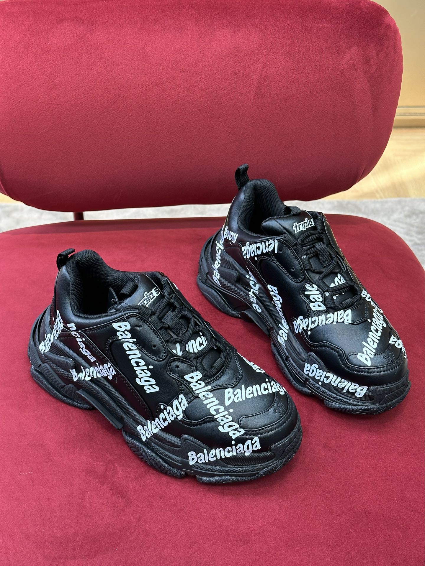 Ba*len*cia*ga sneaker