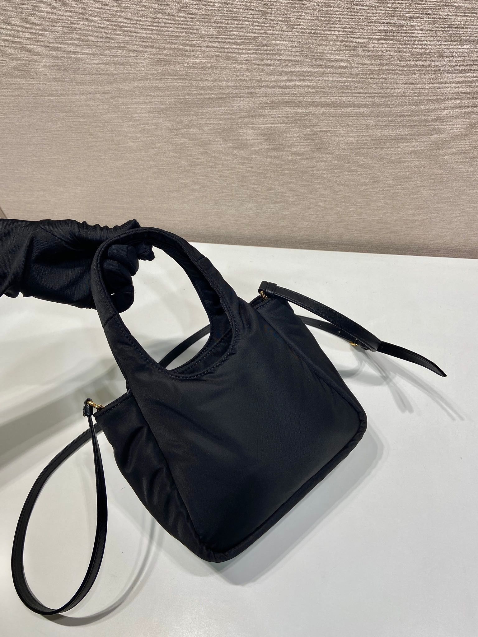 Pra*a mini bag aus gepolstertem re-nylon mit schleife-18*15.5*10