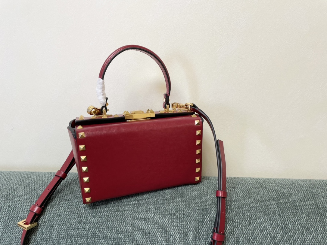 Va1e*ntin0 garavani rockstud alcove-19*12*8cm