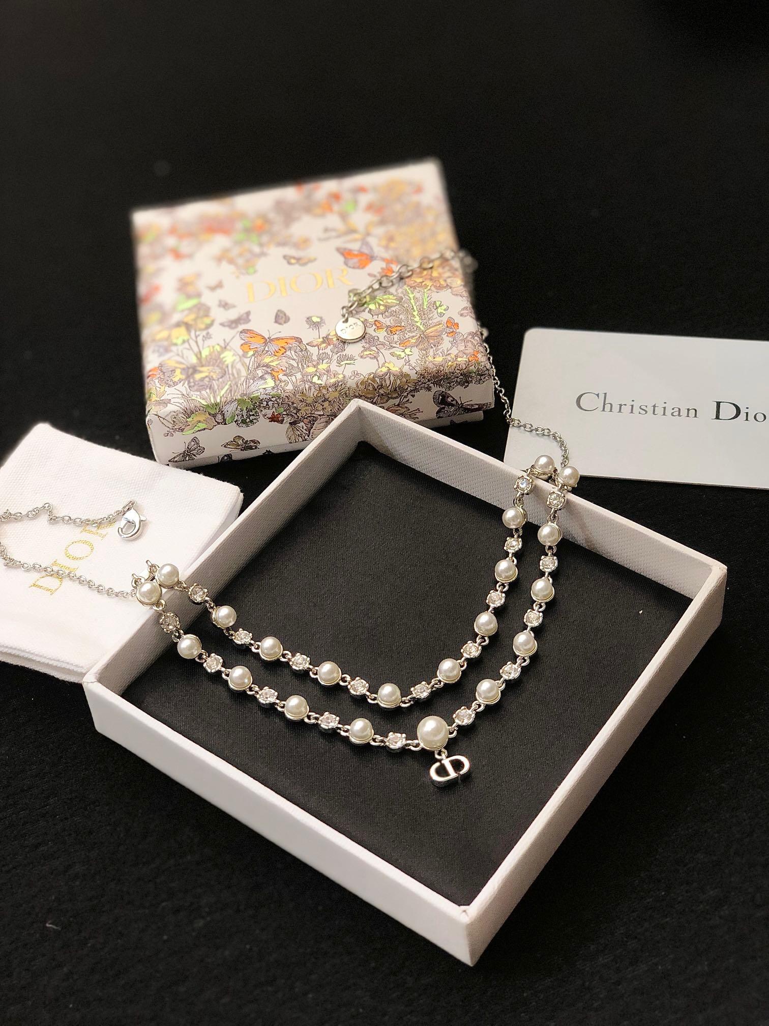 Diro Necklace