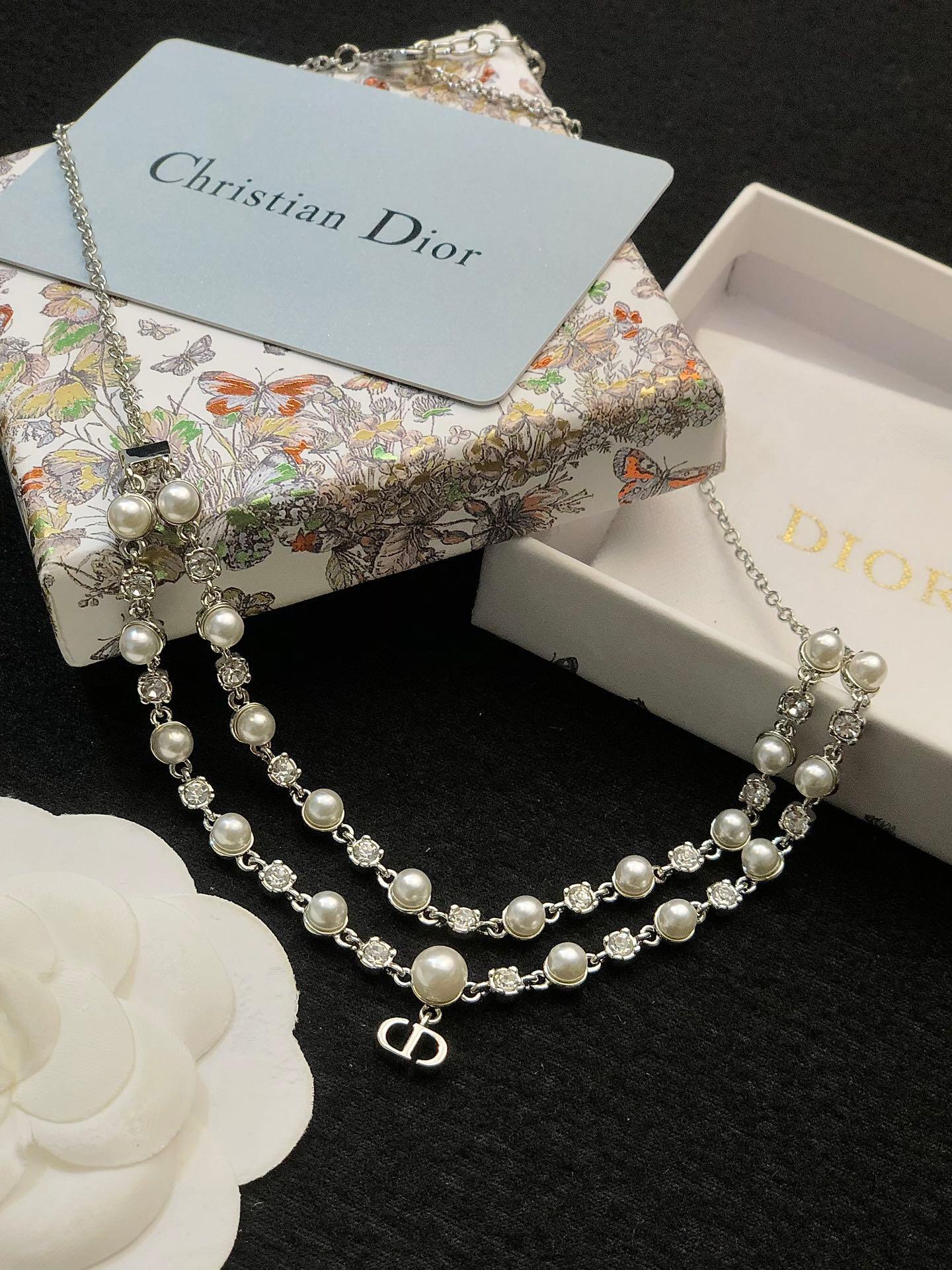 Diro Necklace