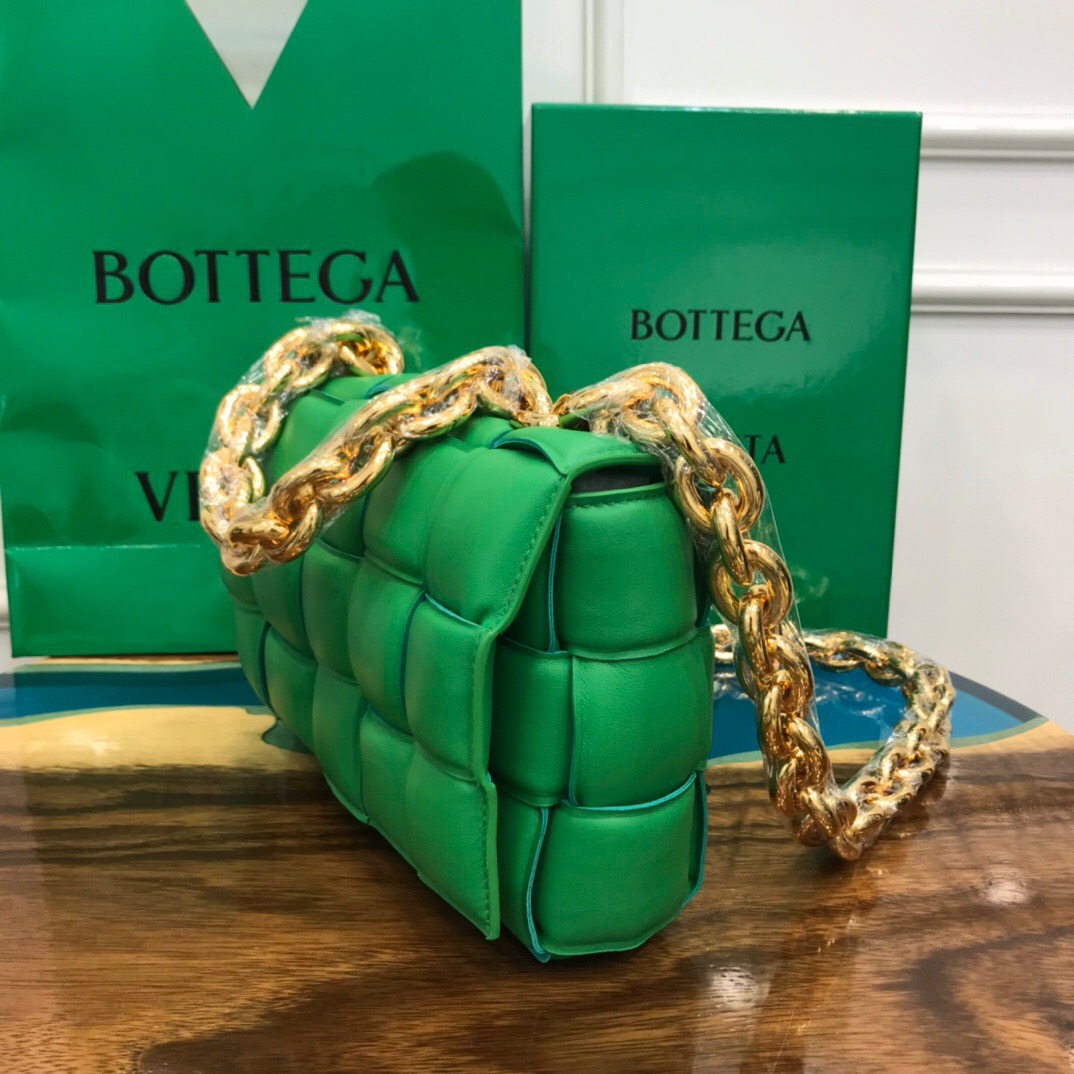 b0tt*ga Ven*ta padded cassette bag-26*18*8cm