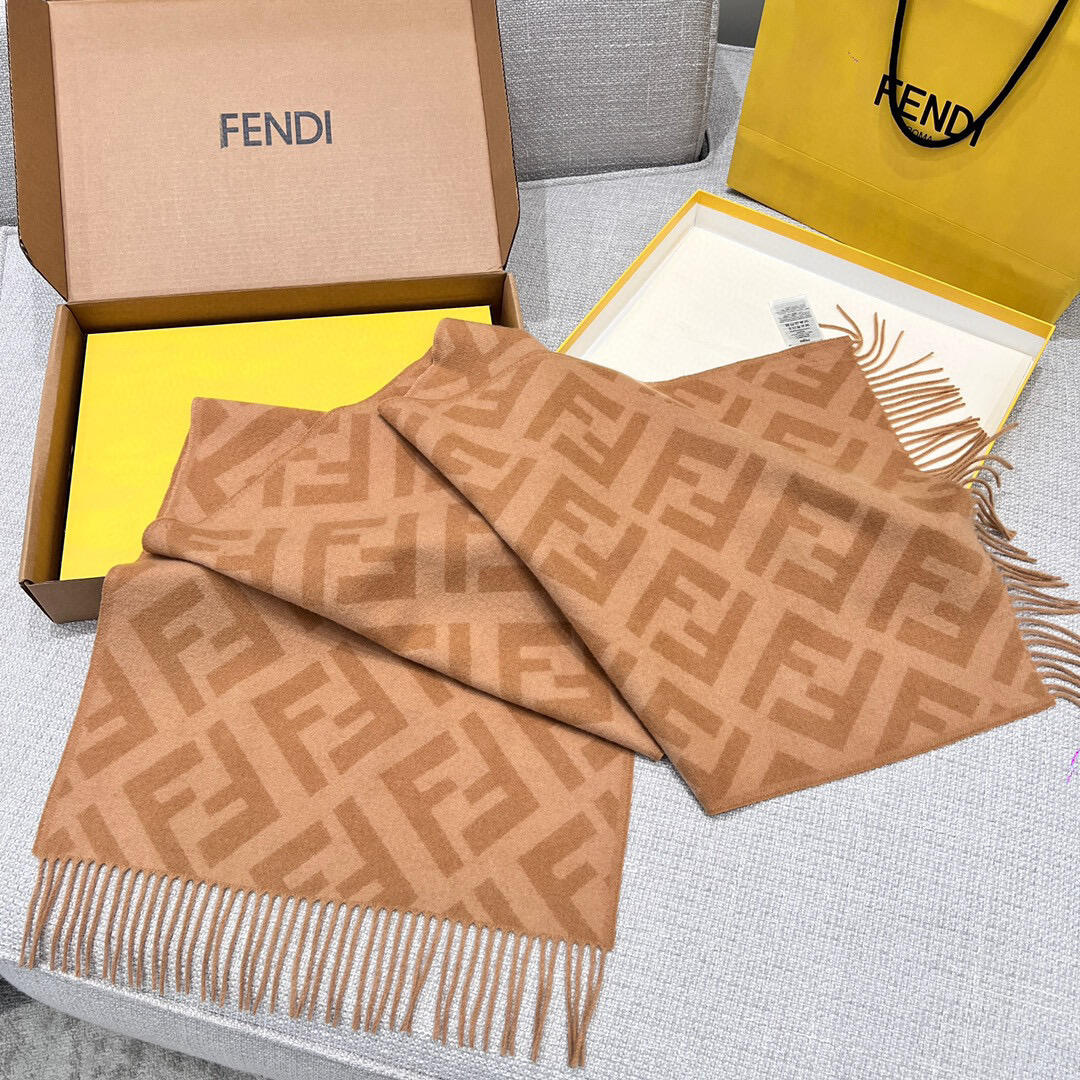 F**di scarf