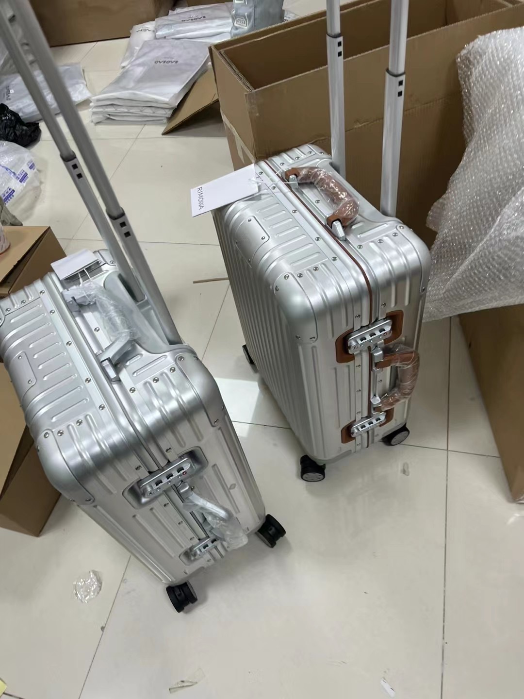 r1m0wa essential ttrunk plus lU*gage-‭20inch