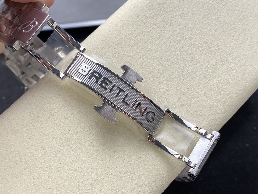 Breitling Navitimer B01 Chronograph Watch