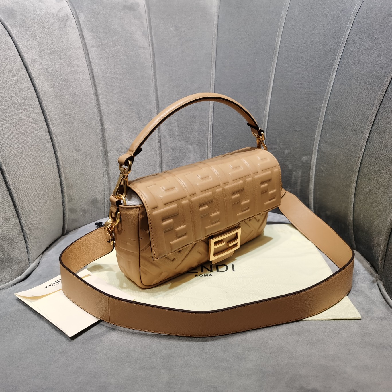 F**di medium baguette bag-26x15x4cm