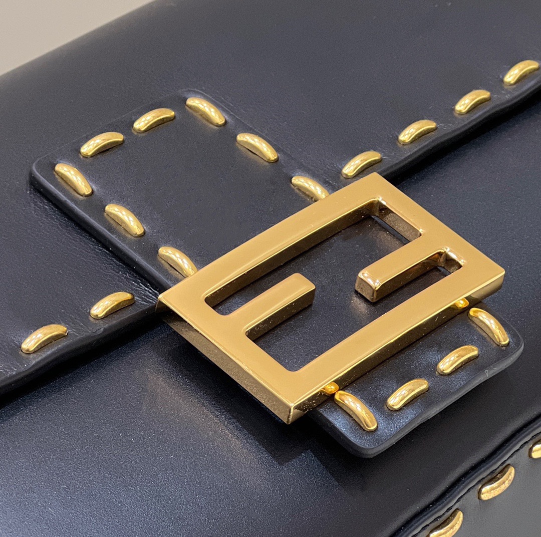 F**di baguette bag-26x14x4cm