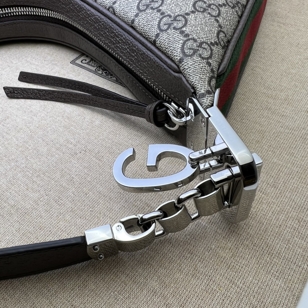 G*u*i attache large shoulder bag-35*32*6cm