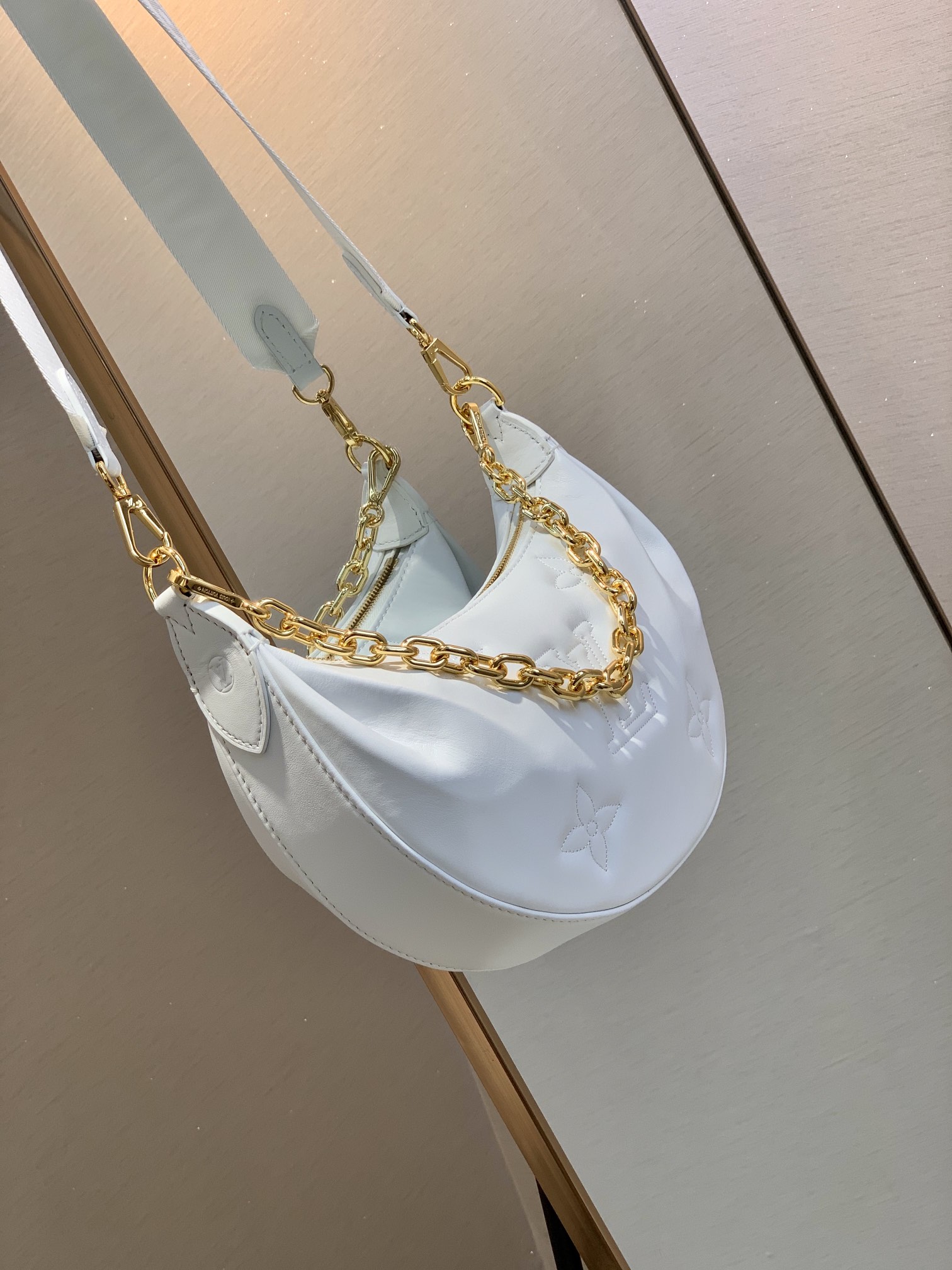 l0*is V*t0n over the moon handbag-27.5*16*7cm
