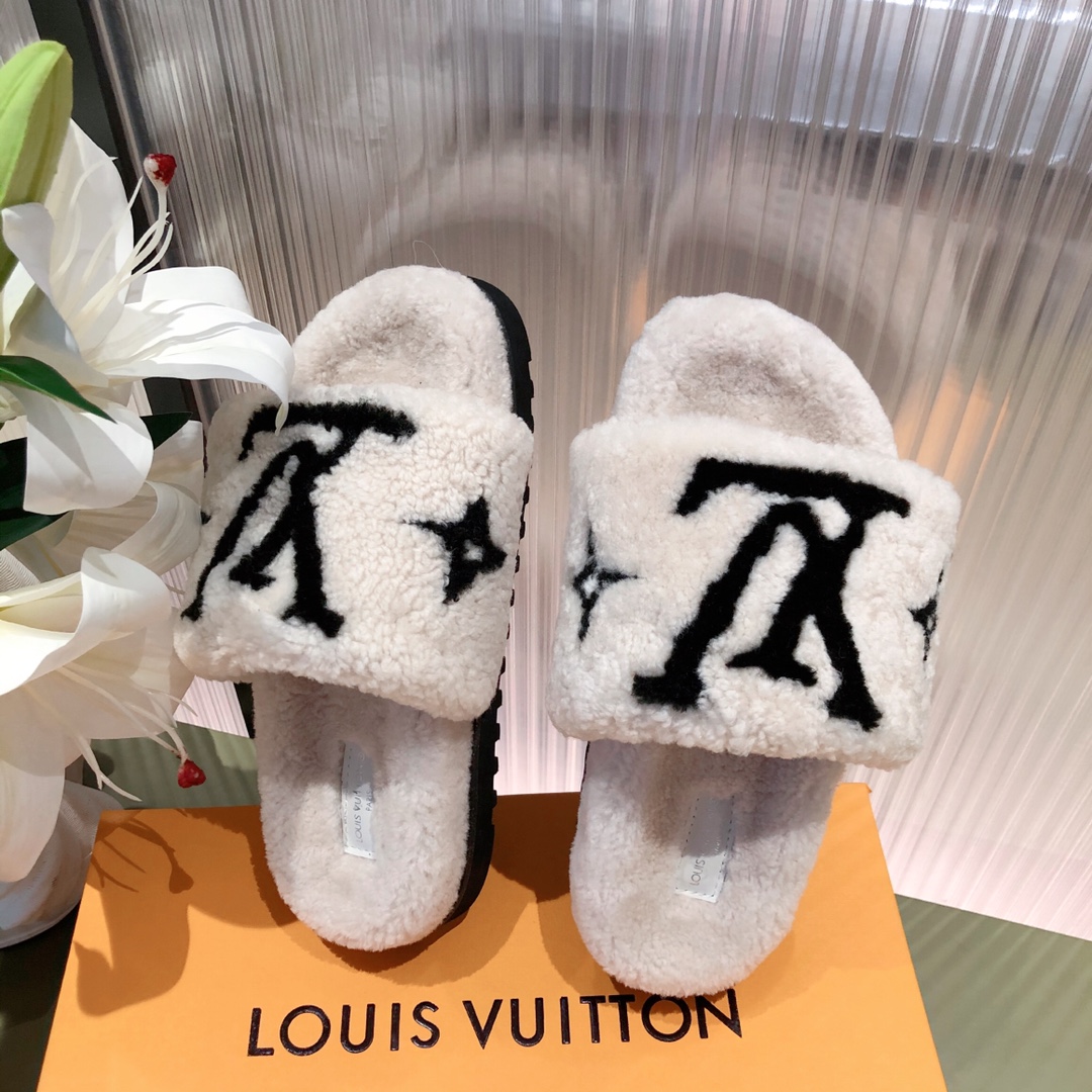 l0*is V*t0n slippers