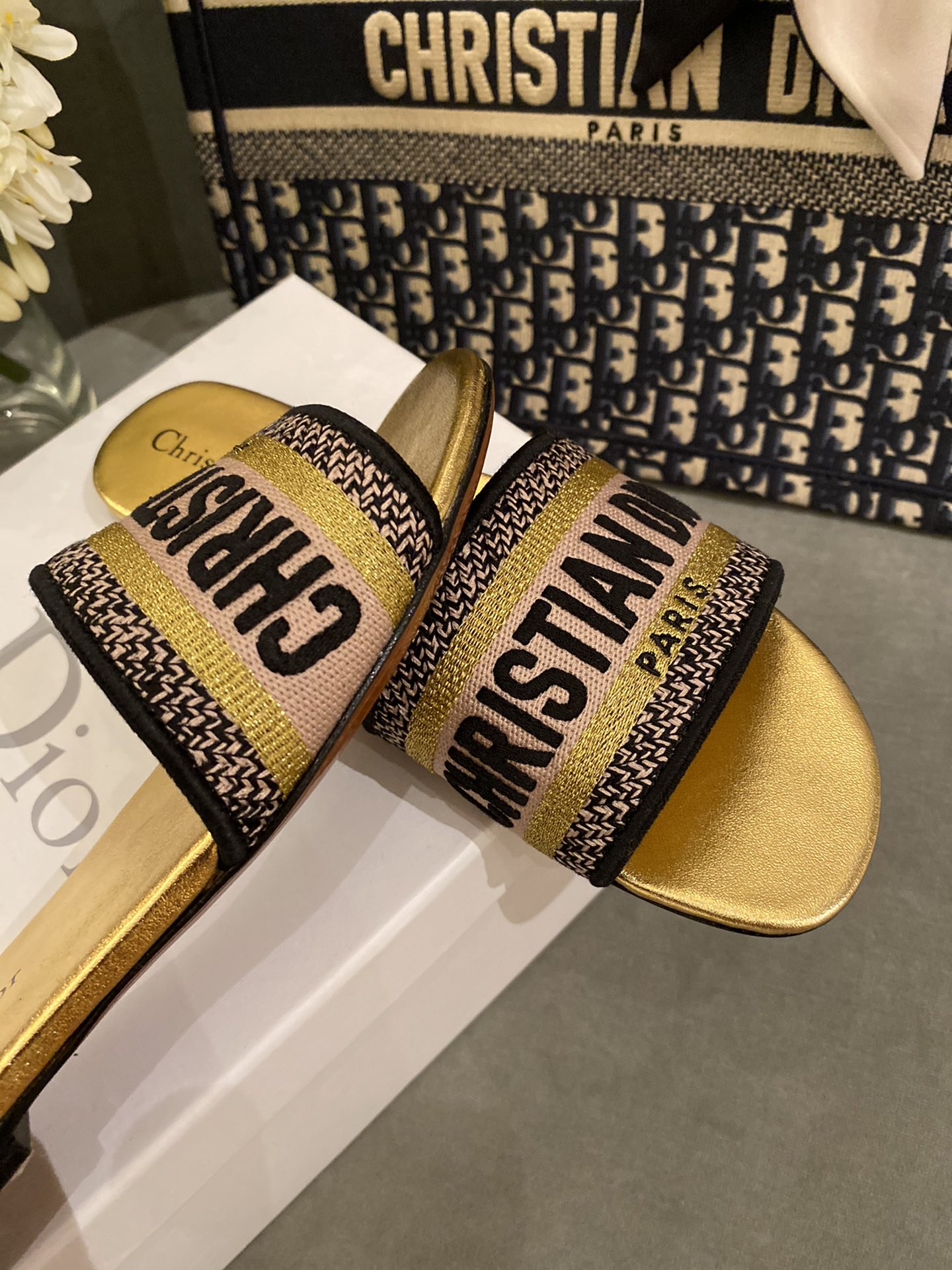D*or slippers
