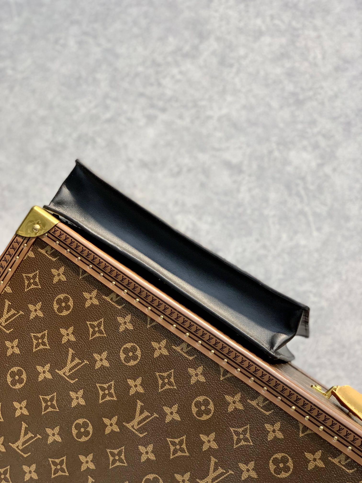 l0*is V*t0n standing pouch-21*27*5cm
