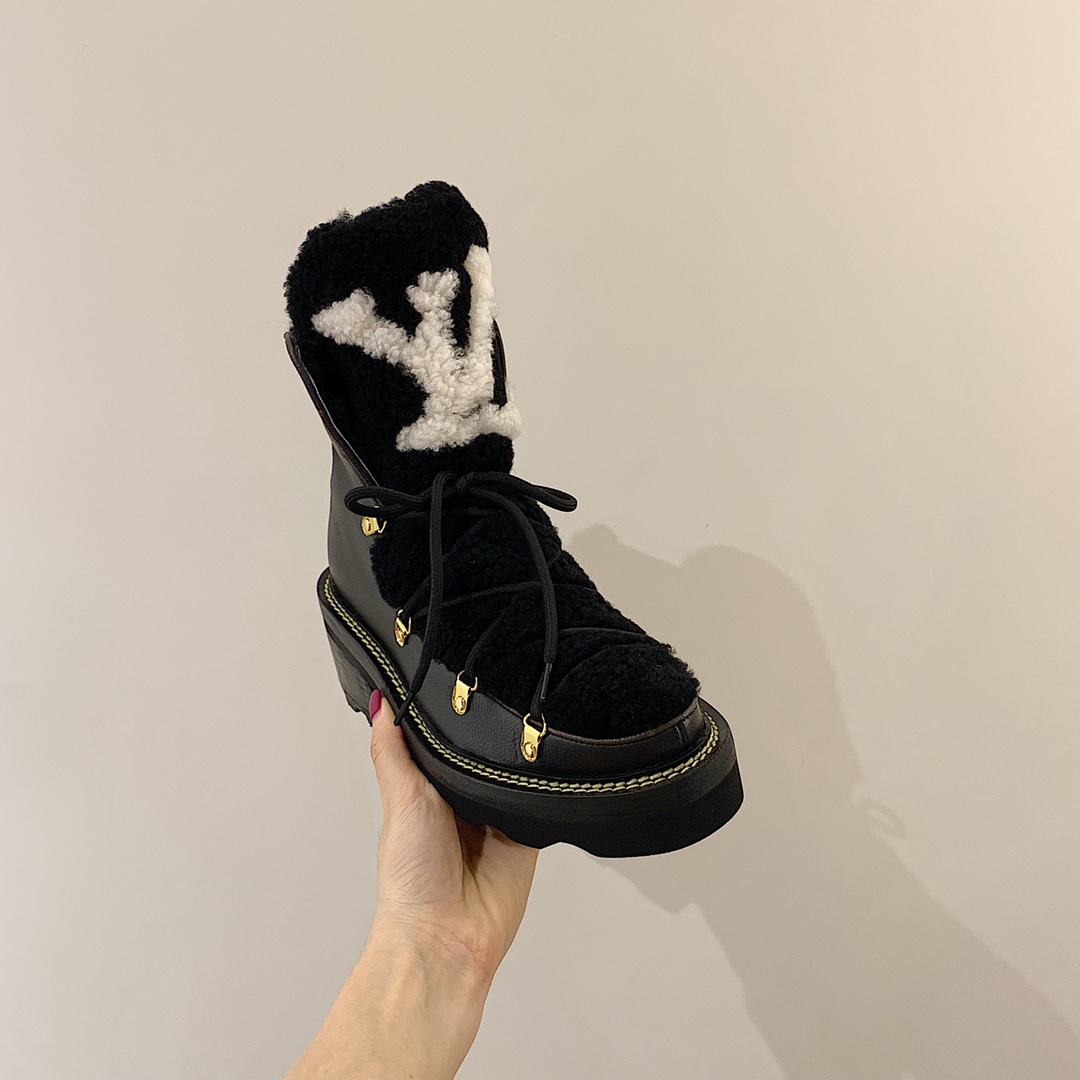 l0*is V*t0n boots