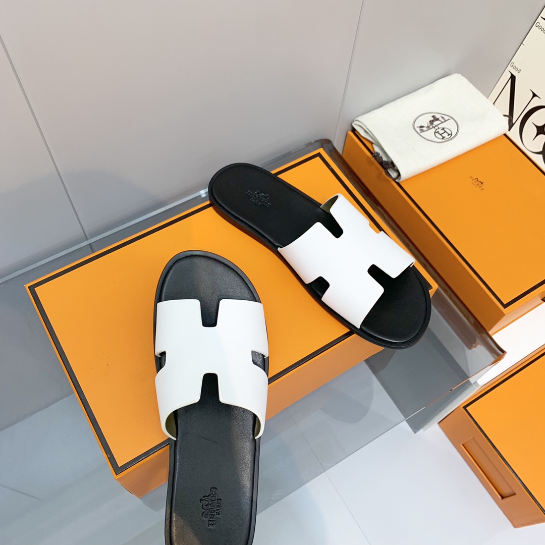 H**mes sandals