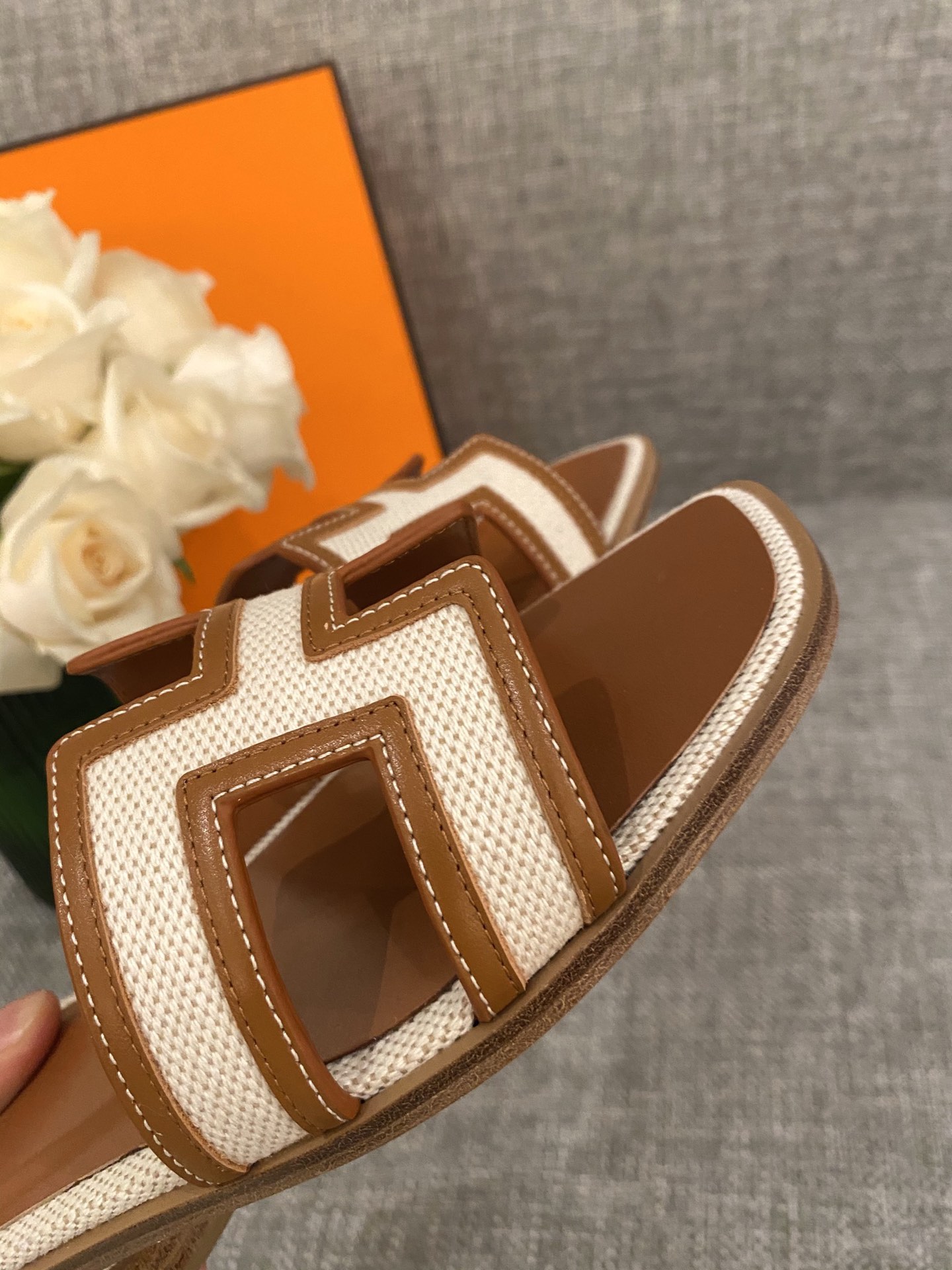 H**mes slippers