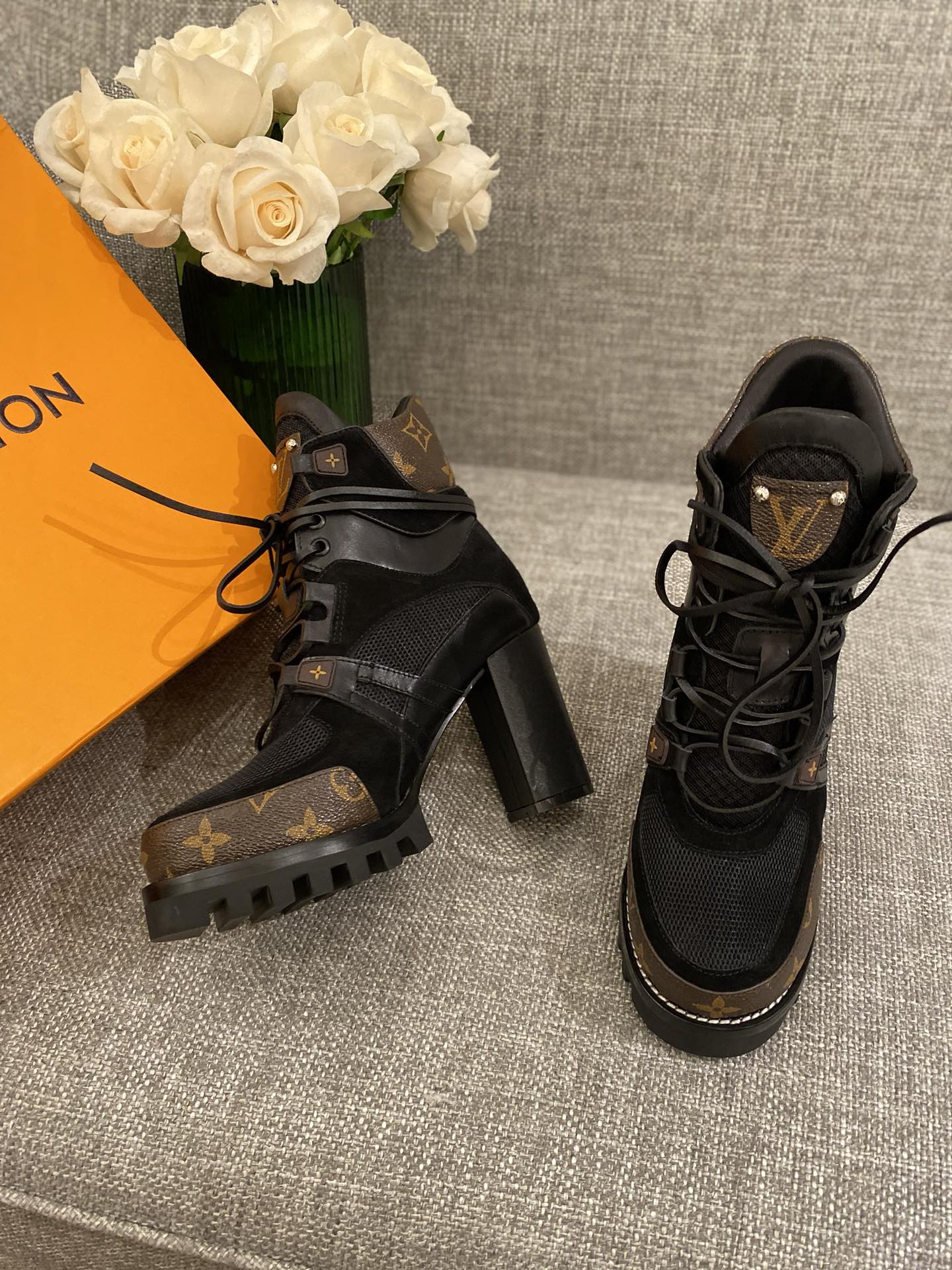 l0*is V*t0n boots