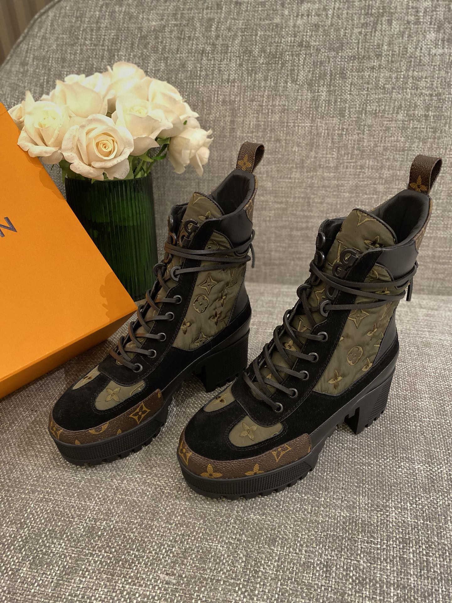 l0*is V*t0n boots