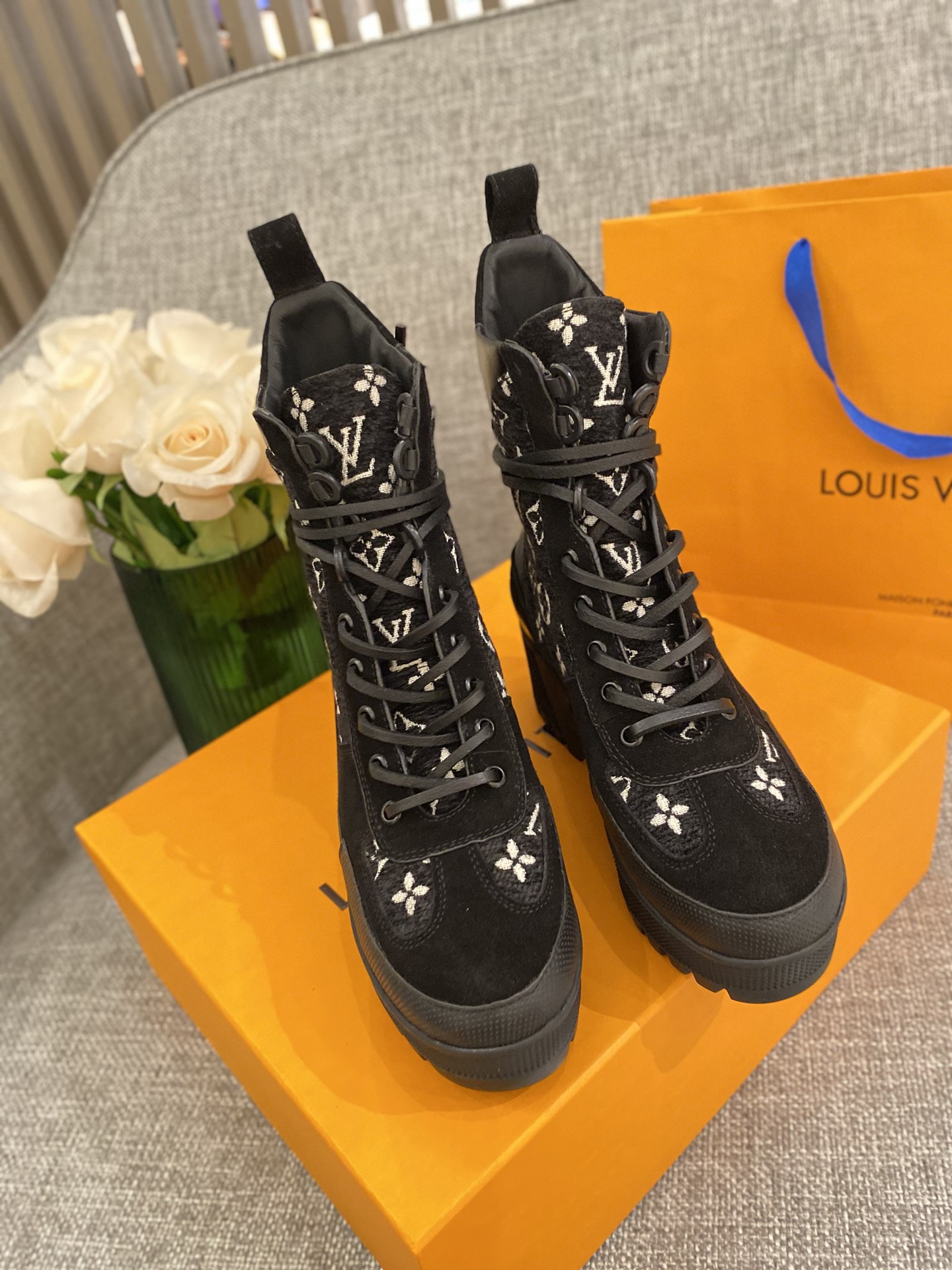 l0*is V*t0n boots