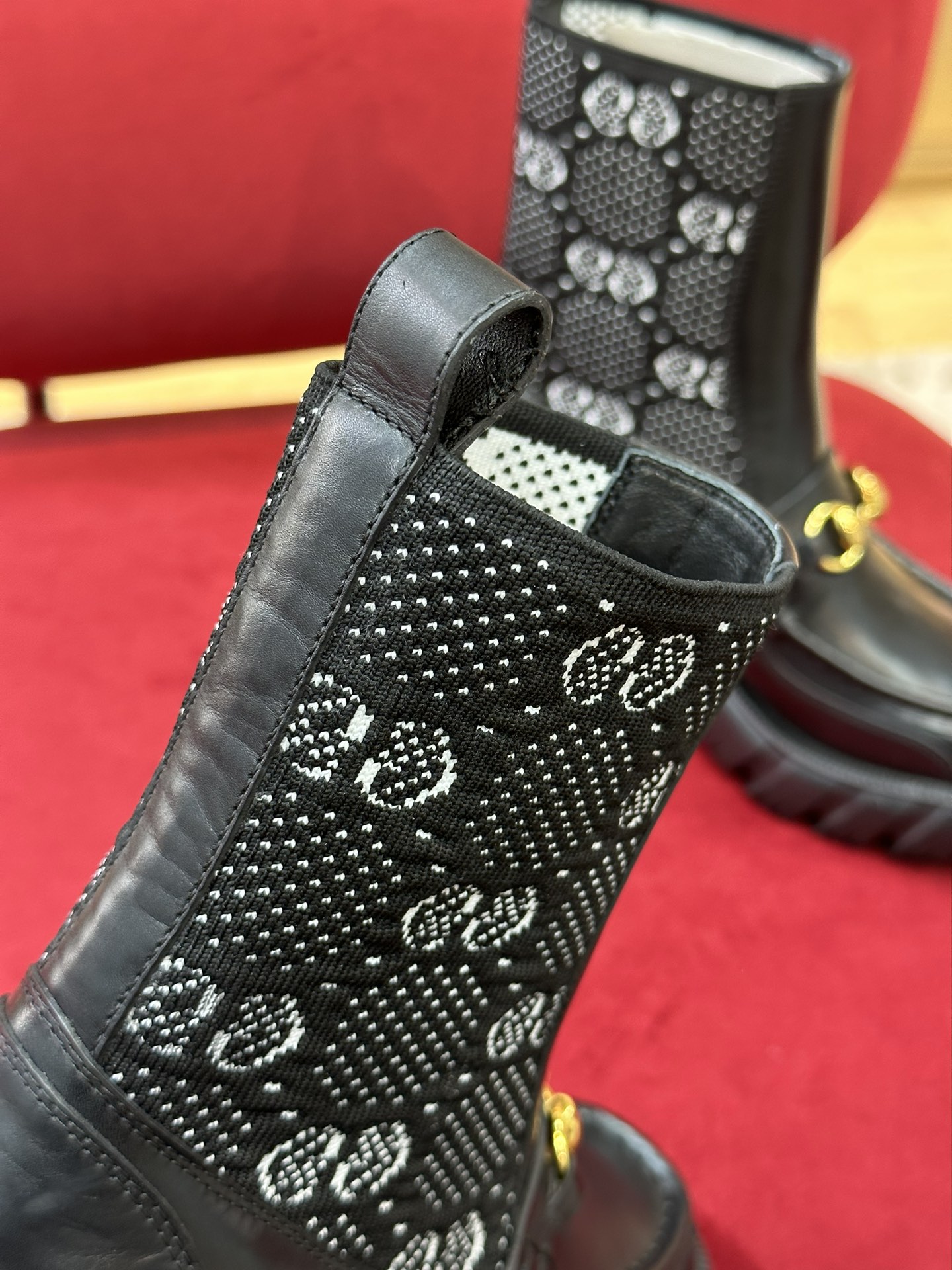 G*u*i boots